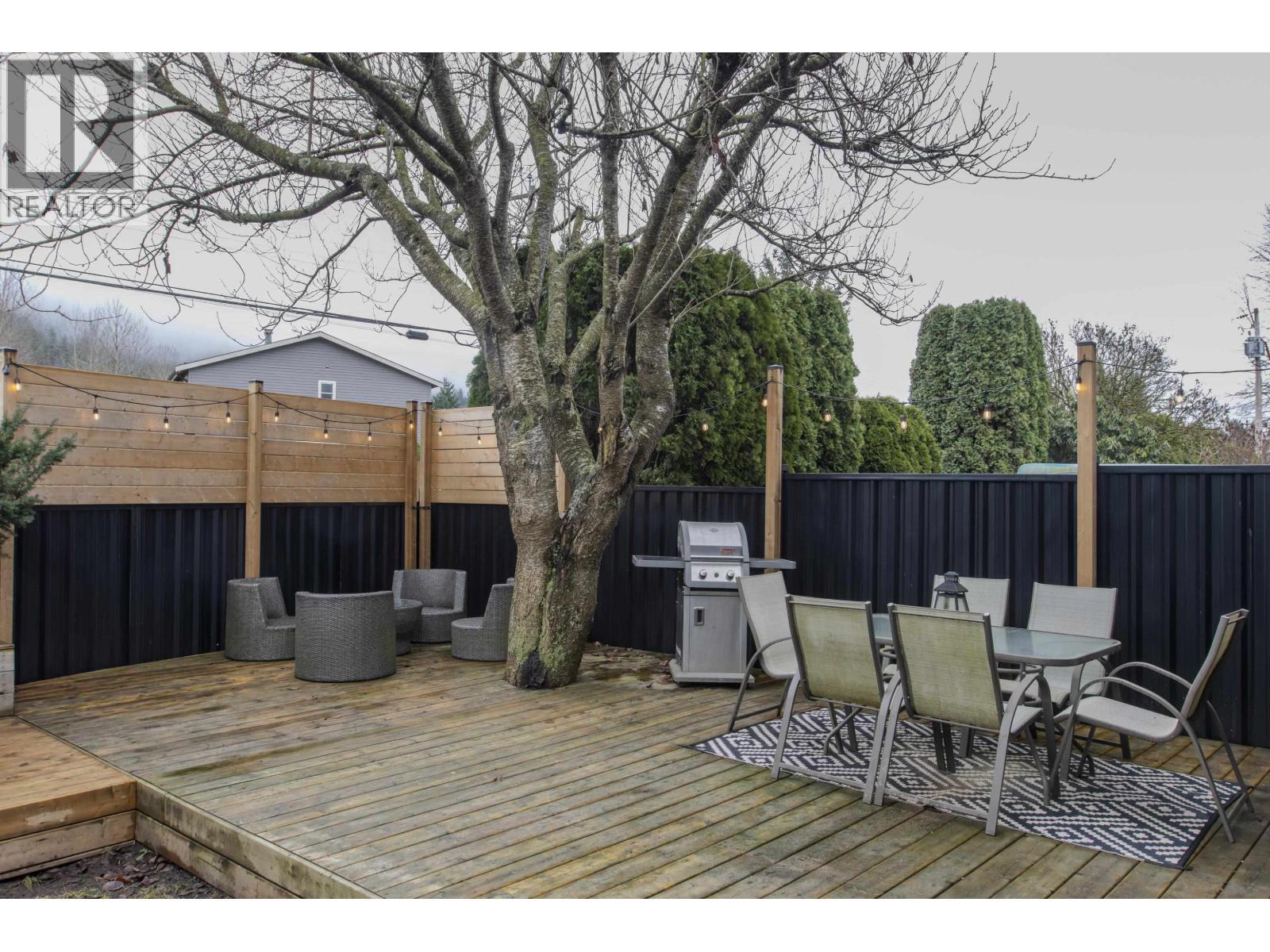 33 1500 Judd Road, Squamish, BC - Outdoor With Deck Patio Veranda