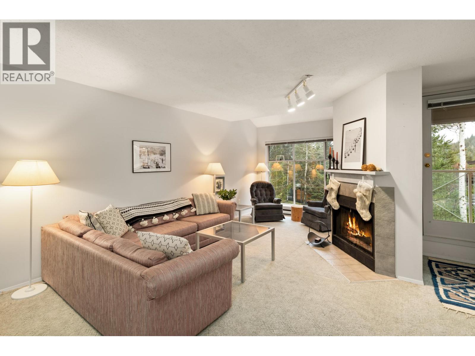 4 2134 Timber Ridge, Whistler, BC - Indoor Photo Showing Living Room