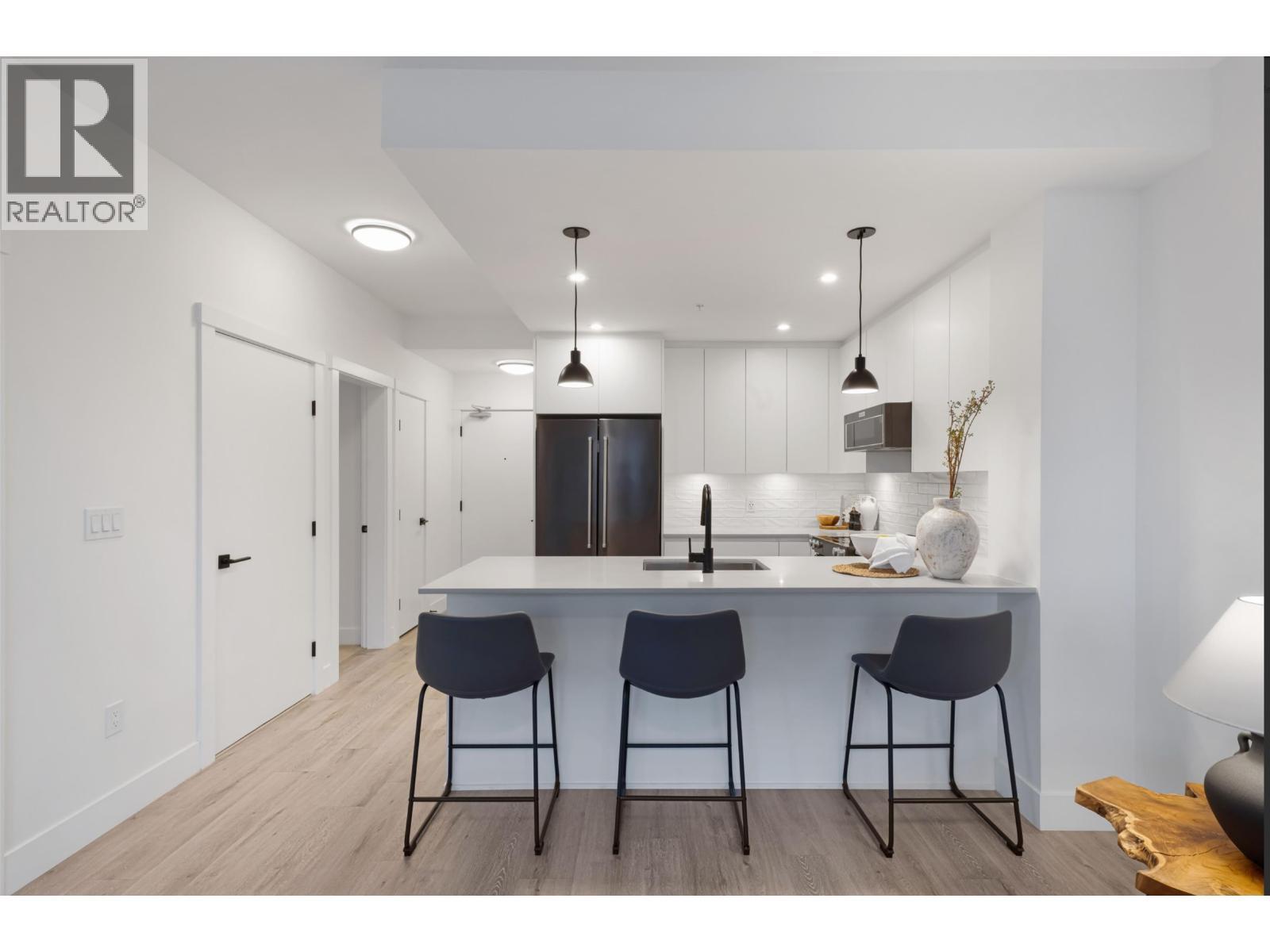 1213 2180 Kelly Avenue, Port Coquitlam, BC - Indoor Photo Showing Kitchen With Upgraded Kitchen