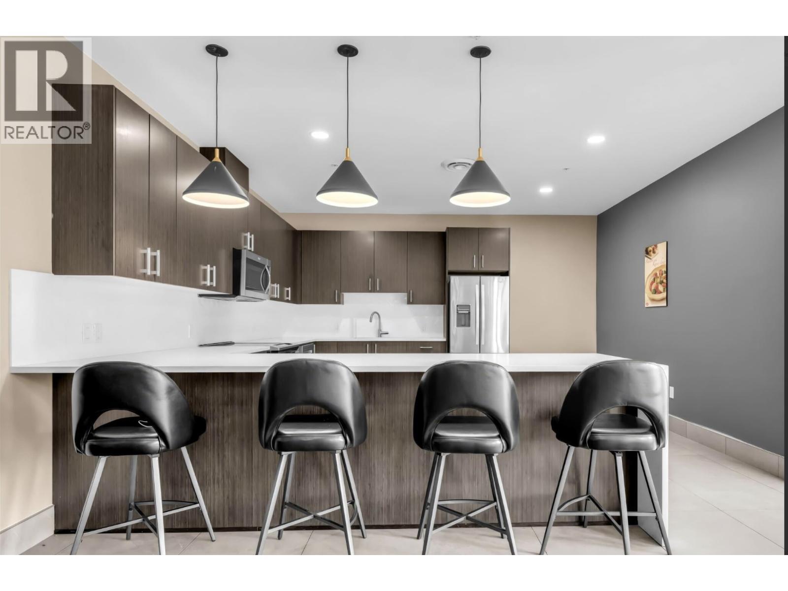 1213 2180 Kelly Avenue, Port Coquitlam, BC - Indoor Photo Showing Kitchen With Upgraded Kitchen