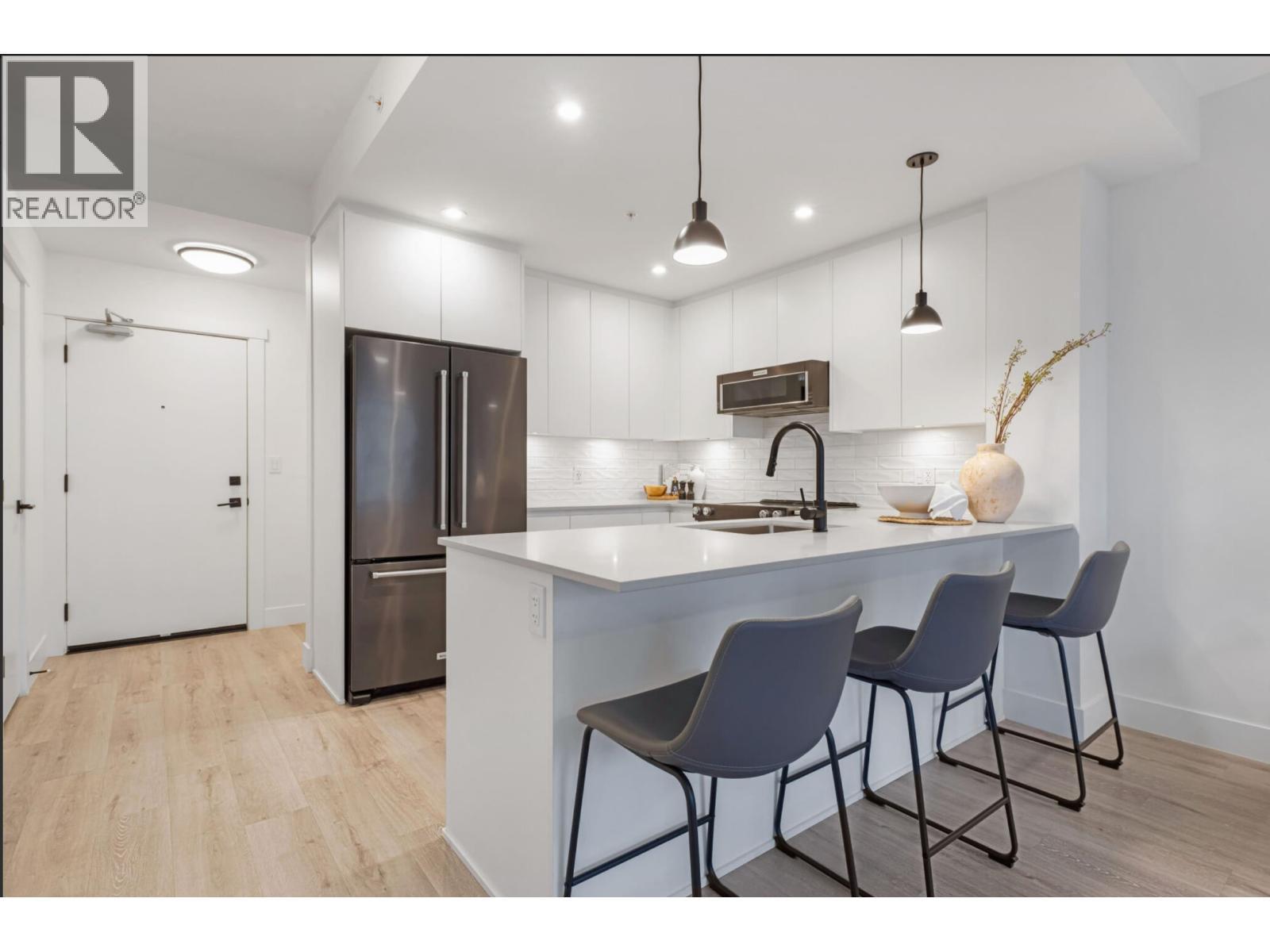 1213 2180 Kelly Avenue, Port Coquitlam, BC - Indoor Photo Showing Kitchen With Upgraded Kitchen