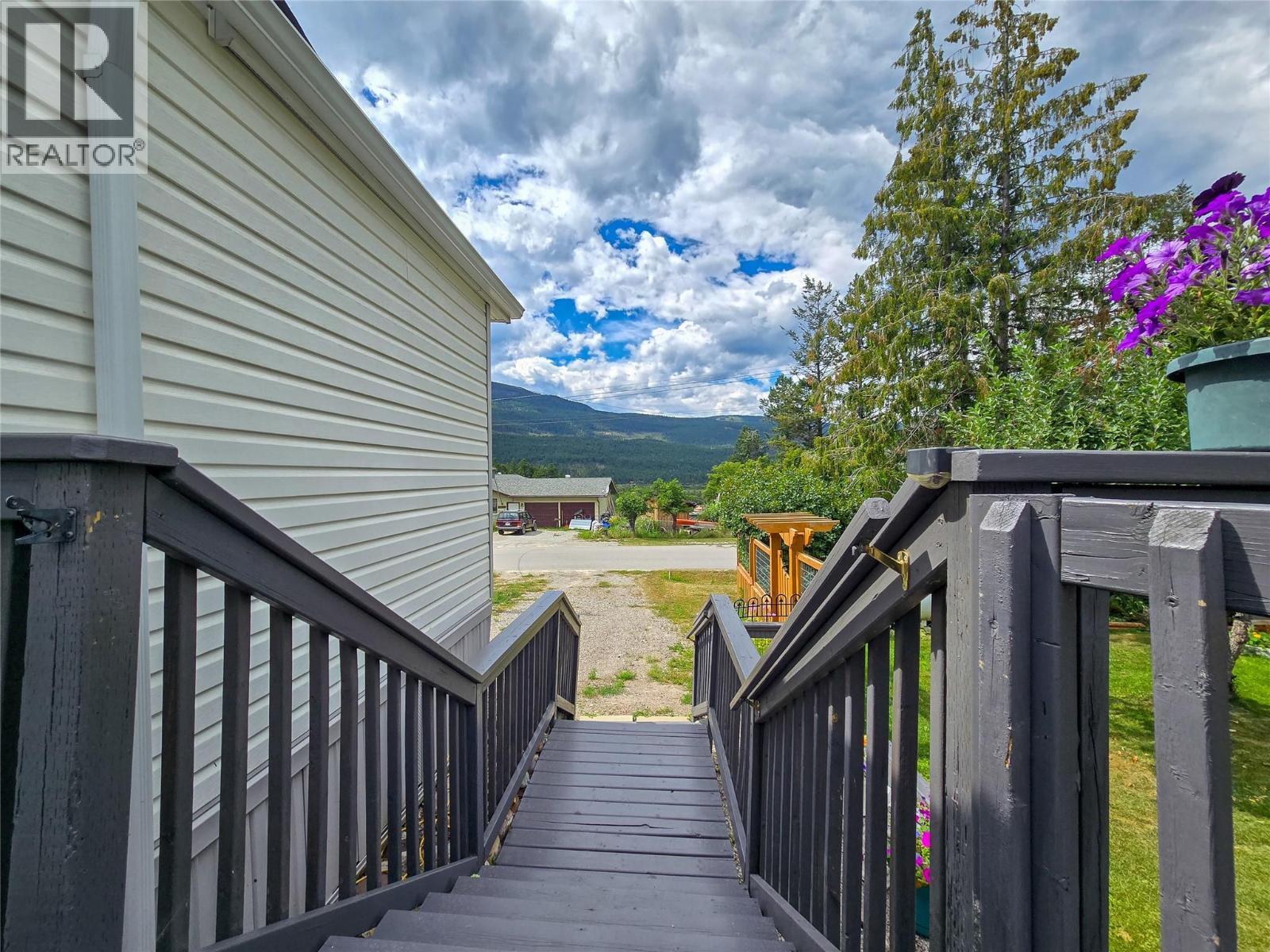 4789 Riverview Drive, Edgewater, BC