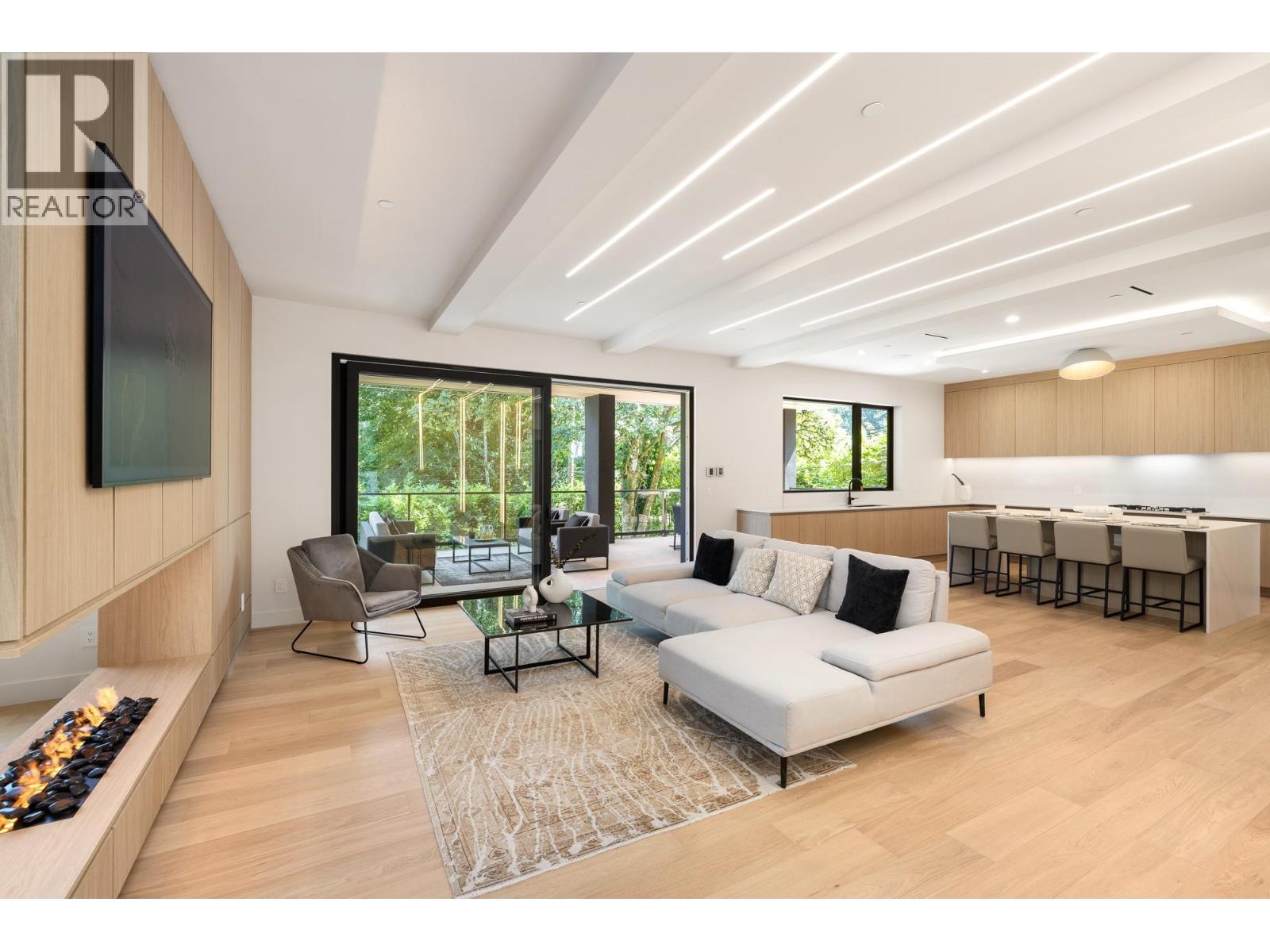 620 Kenwood Road, West Vancouver, BC - Indoor Photo Showing Living Room