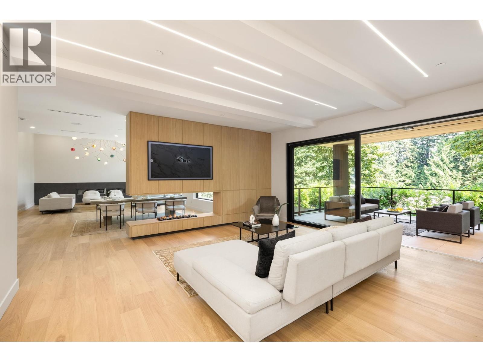 620 Kenwood Road, West Vancouver, BC - Indoor Photo Showing Living Room