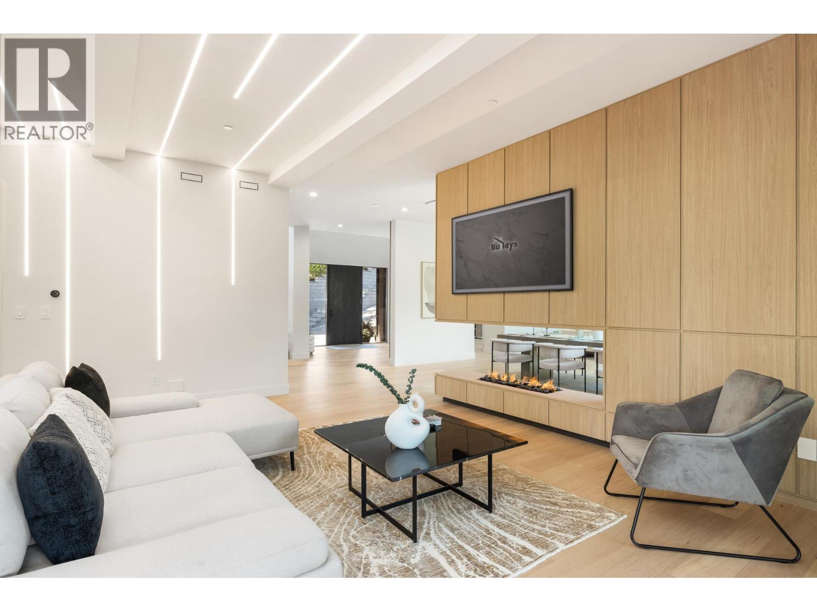 620 Kenwood Road, West Vancouver, BC - Indoor Photo Showing Living Room