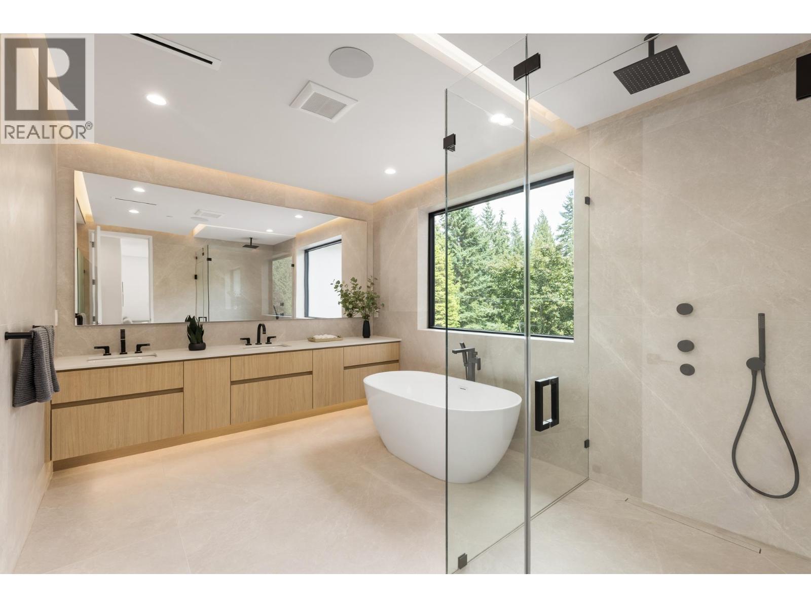 620 Kenwood Road, West Vancouver, BC - Indoor Photo Showing Bathroom