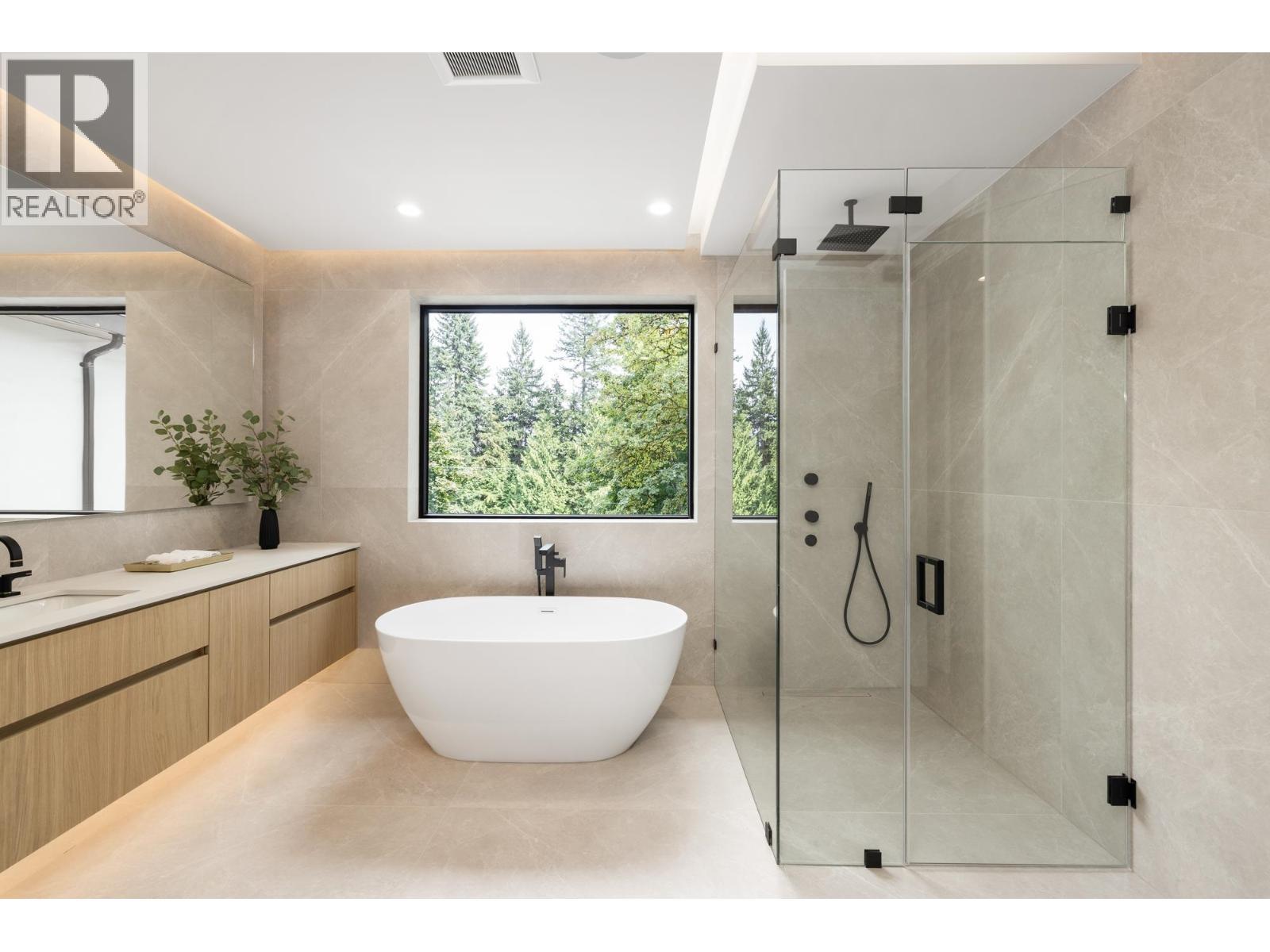 620 Kenwood Road, West Vancouver, BC - Indoor Photo Showing Bathroom