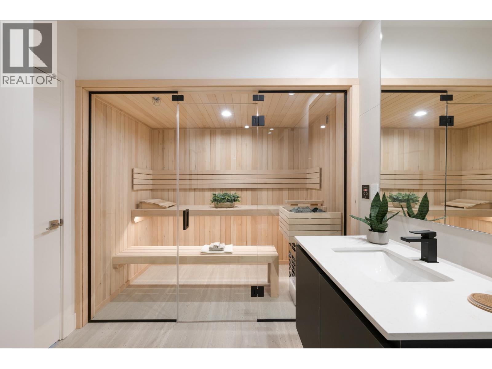 620 Kenwood Road, West Vancouver, BC - Indoor Photo Showing Bathroom