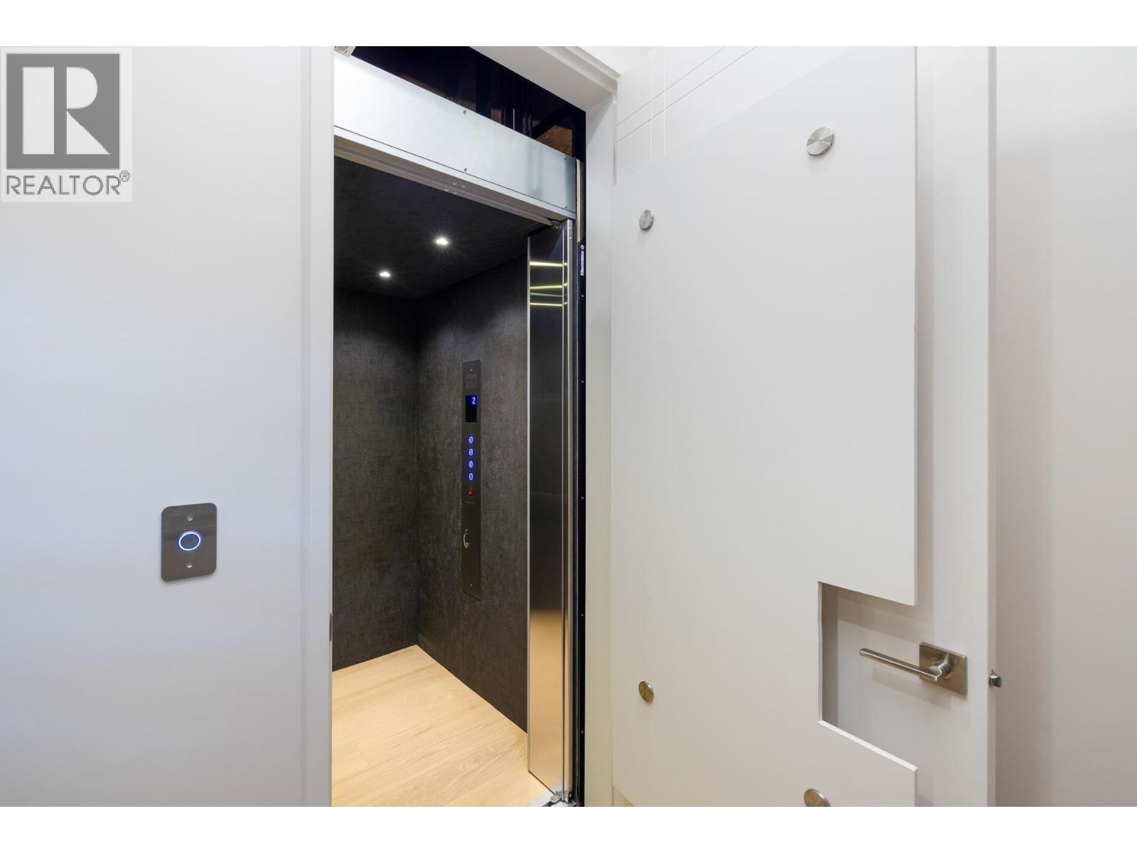 620 Kenwood Road, West Vancouver, BC - Indoor Photo Showing Other Room