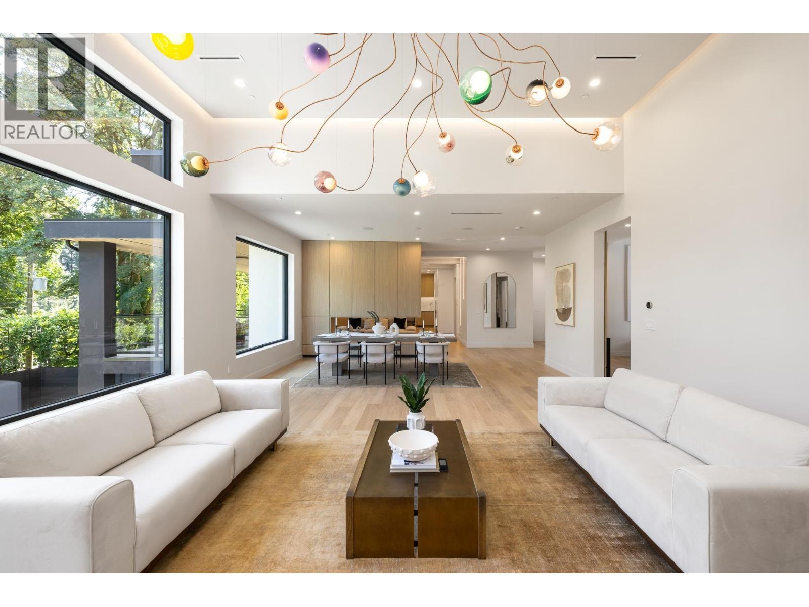 620 Kenwood Road, West Vancouver, BC - Indoor Photo Showing Living Room