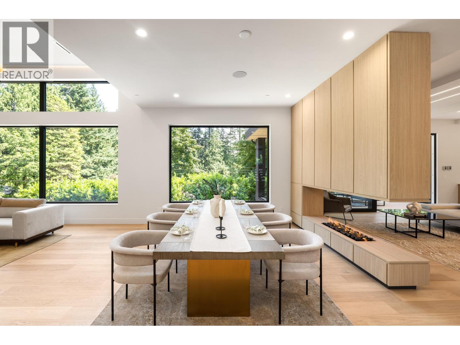 620 Kenwood Road, West Vancouver, BC - Indoor Photo Showing Living Room