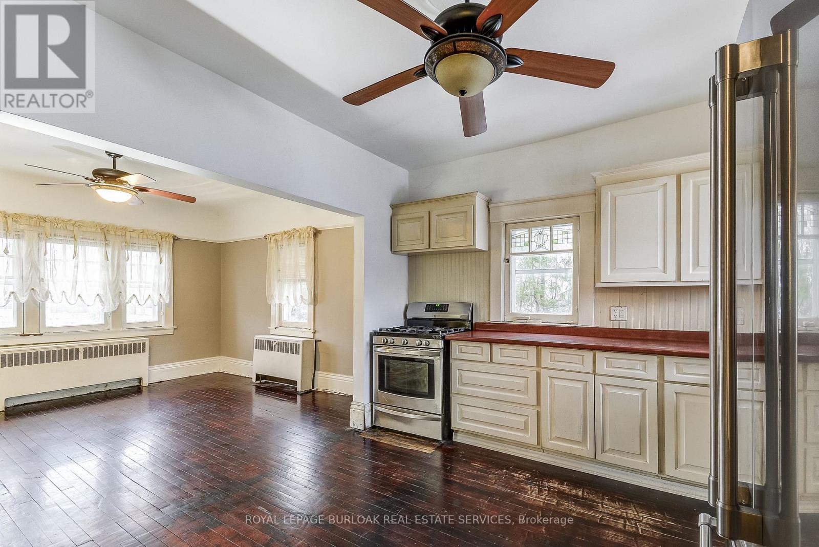 203 Broad Street W, Haldimand, ON - Indoor Photo Showing Kitchen