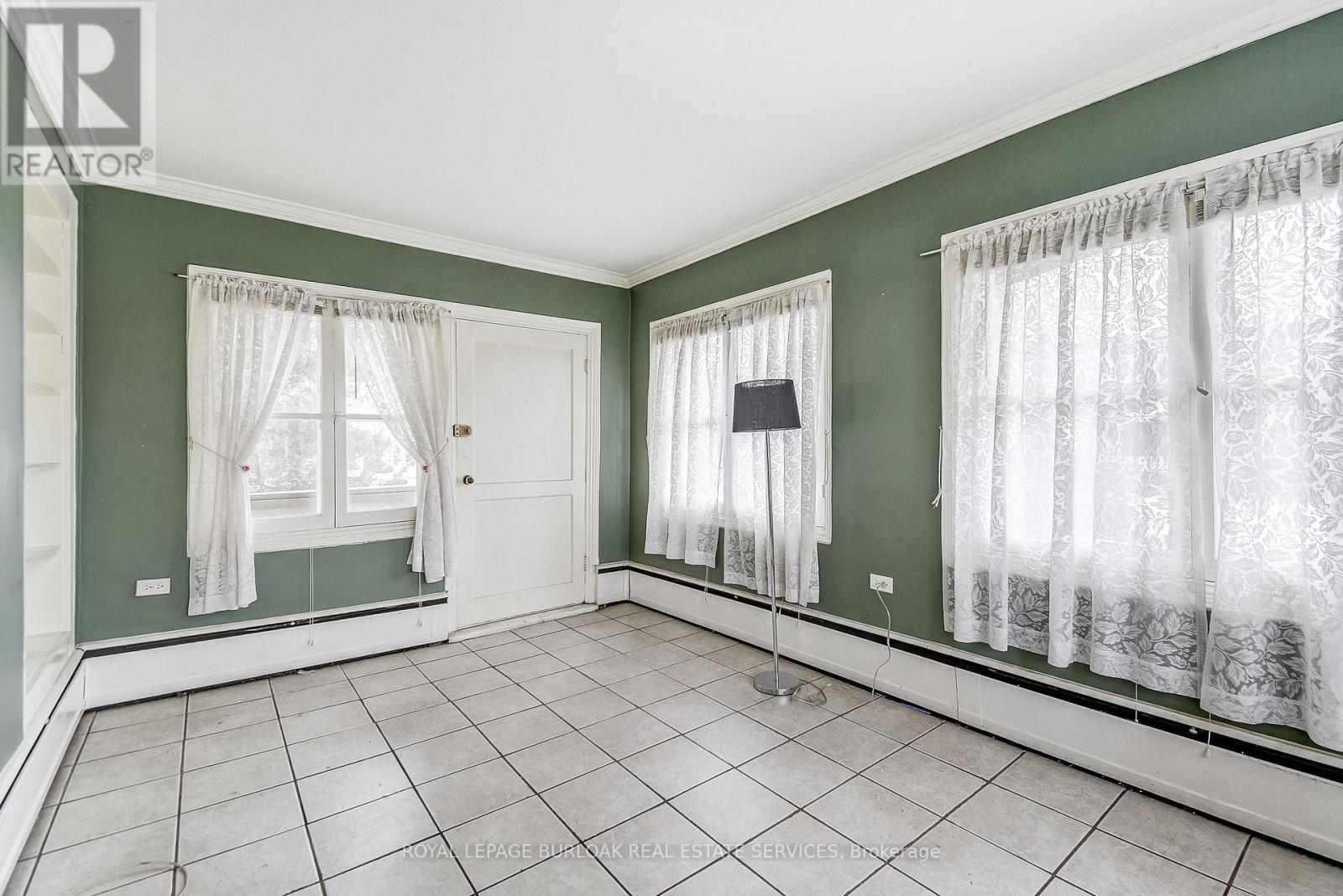 203 Broad Street W, Haldimand, ON - Indoor Photo Showing Other Room