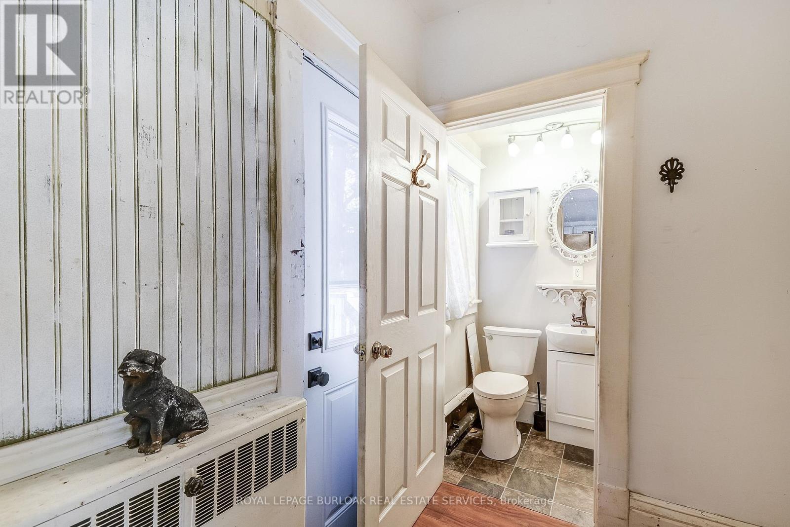 203 Broad Street W, Haldimand, ON - Indoor Photo Showing Bathroom