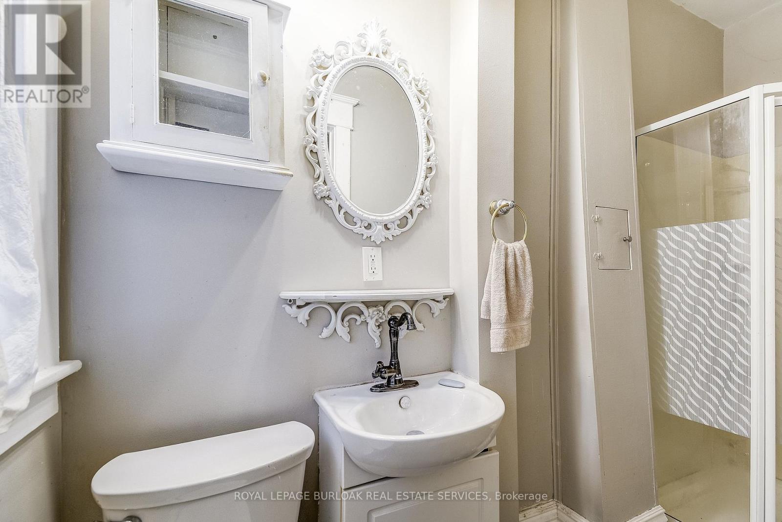 203 Broad Street W, Haldimand, ON - Indoor Photo Showing Bathroom
