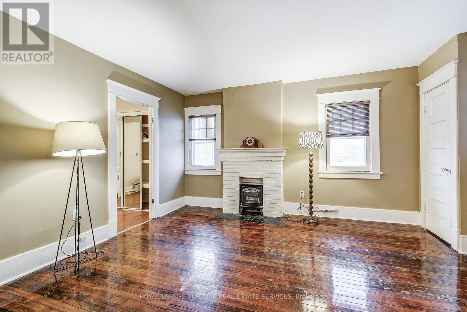 203 Broad Street W, Haldimand, ON - Indoor With Fireplace