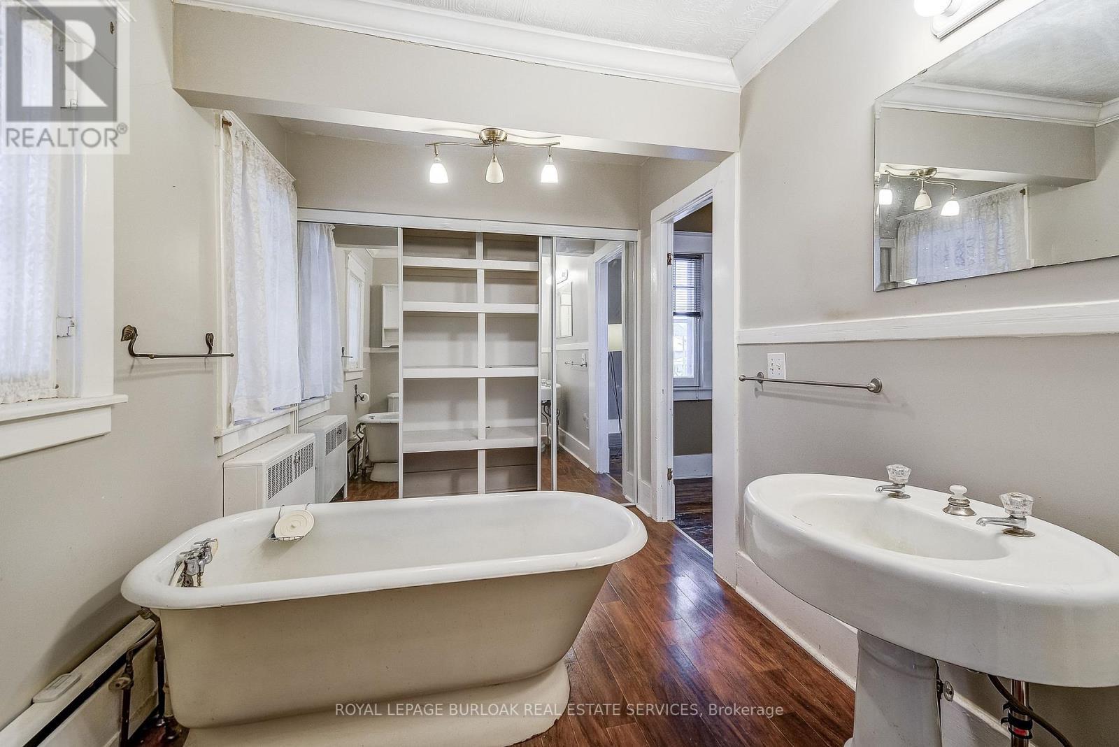 203 Broad Street W, Haldimand, ON - Indoor Photo Showing Bathroom