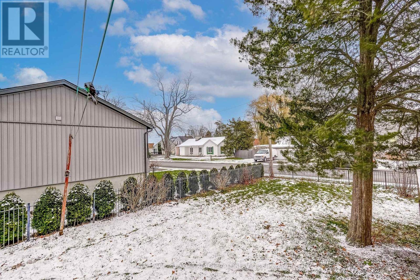 203 Broad Street W, Haldimand, ON - Outdoor