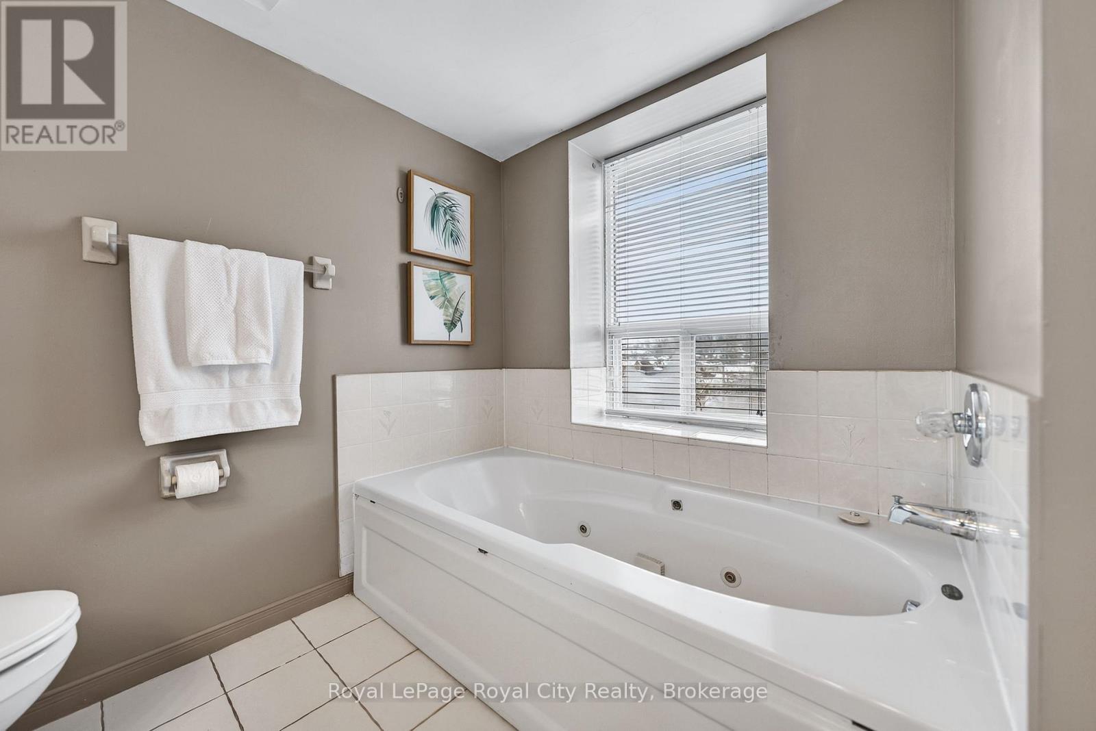 701 - 281 Bristol Street, Guelph (Junction/Onward Willow), ON - Indoor Photo Showing Bathroom