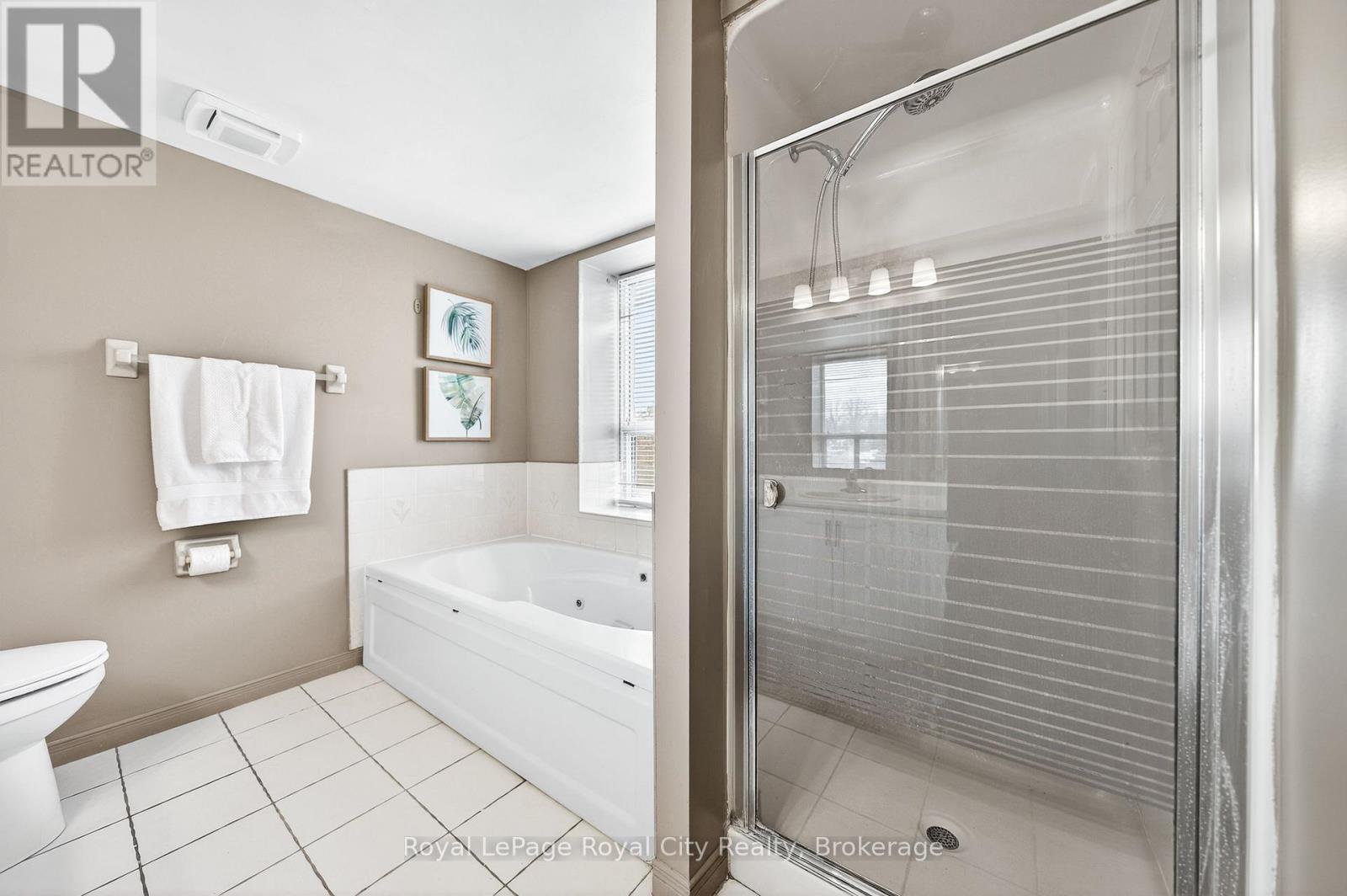 701 - 281 Bristol Street, Guelph (Junction/Onward Willow), ON - Indoor Photo Showing Bathroom