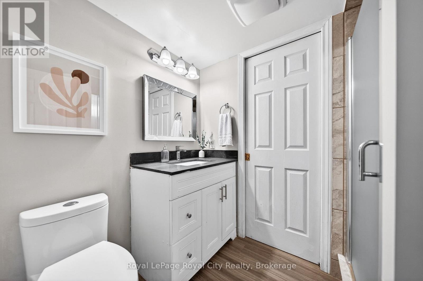 701 - 281 Bristol Street, Guelph (Junction/Onward Willow), ON - Indoor Photo Showing Bathroom