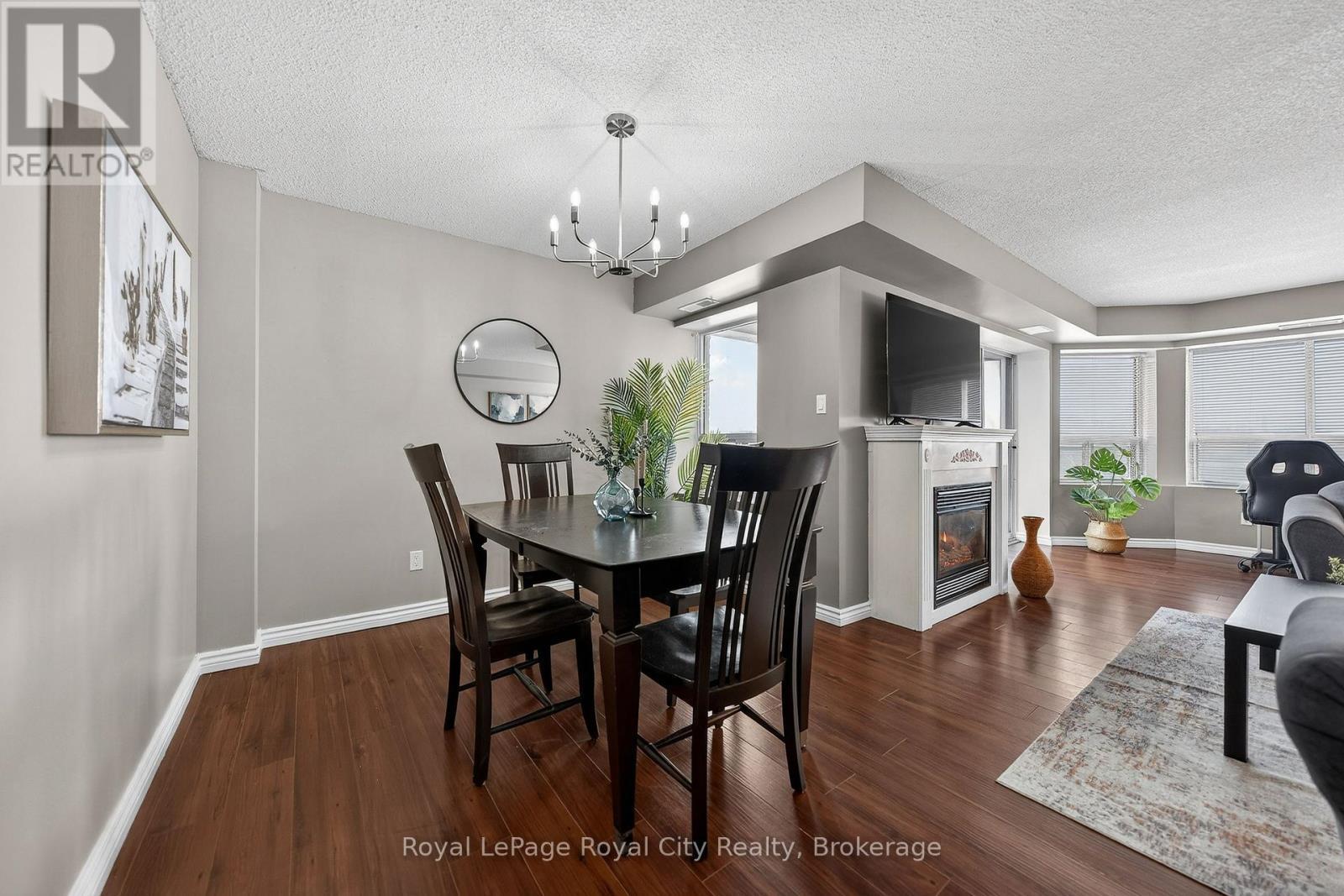 701 - 281 Bristol Street, Guelph (Junction/Onward Willow), ON - Indoor Photo Showing Dining Room