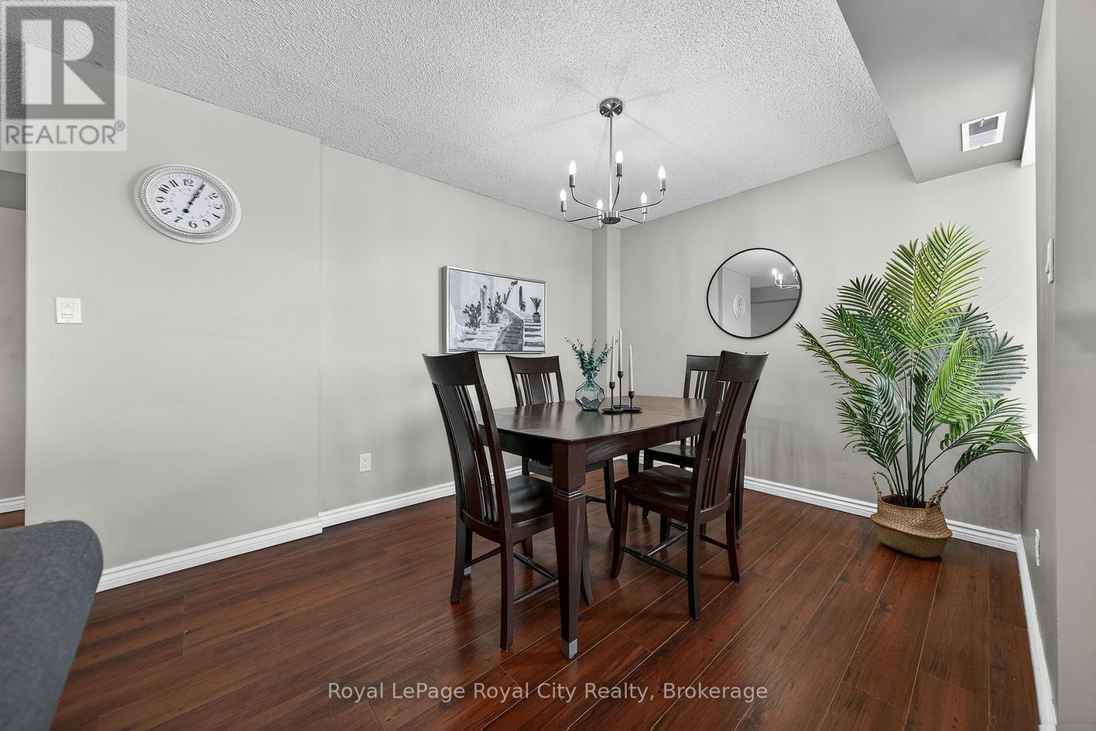 701 - 281 Bristol Street, Guelph (Junction/Onward Willow), ON - Indoor Photo Showing Dining Room