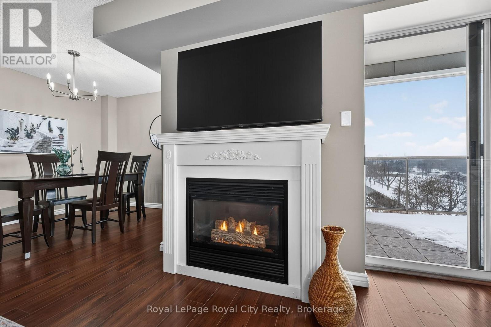 Gas Fireplace - 701 - 281 Bristol Street, Guelph (Junction/Onward Willow), ON - Indoor Photo Showing Living Room With Fireplace