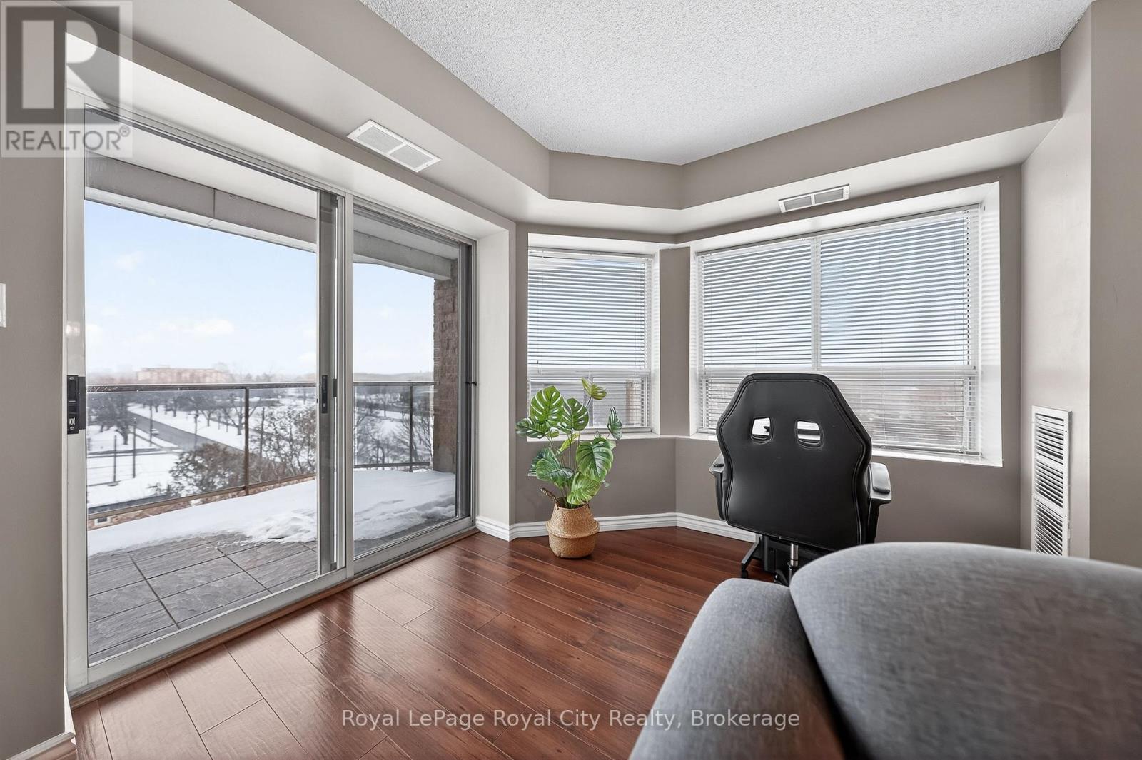 701 - 281 Bristol Street, Guelph (Junction/Onward Willow), ON - Indoor