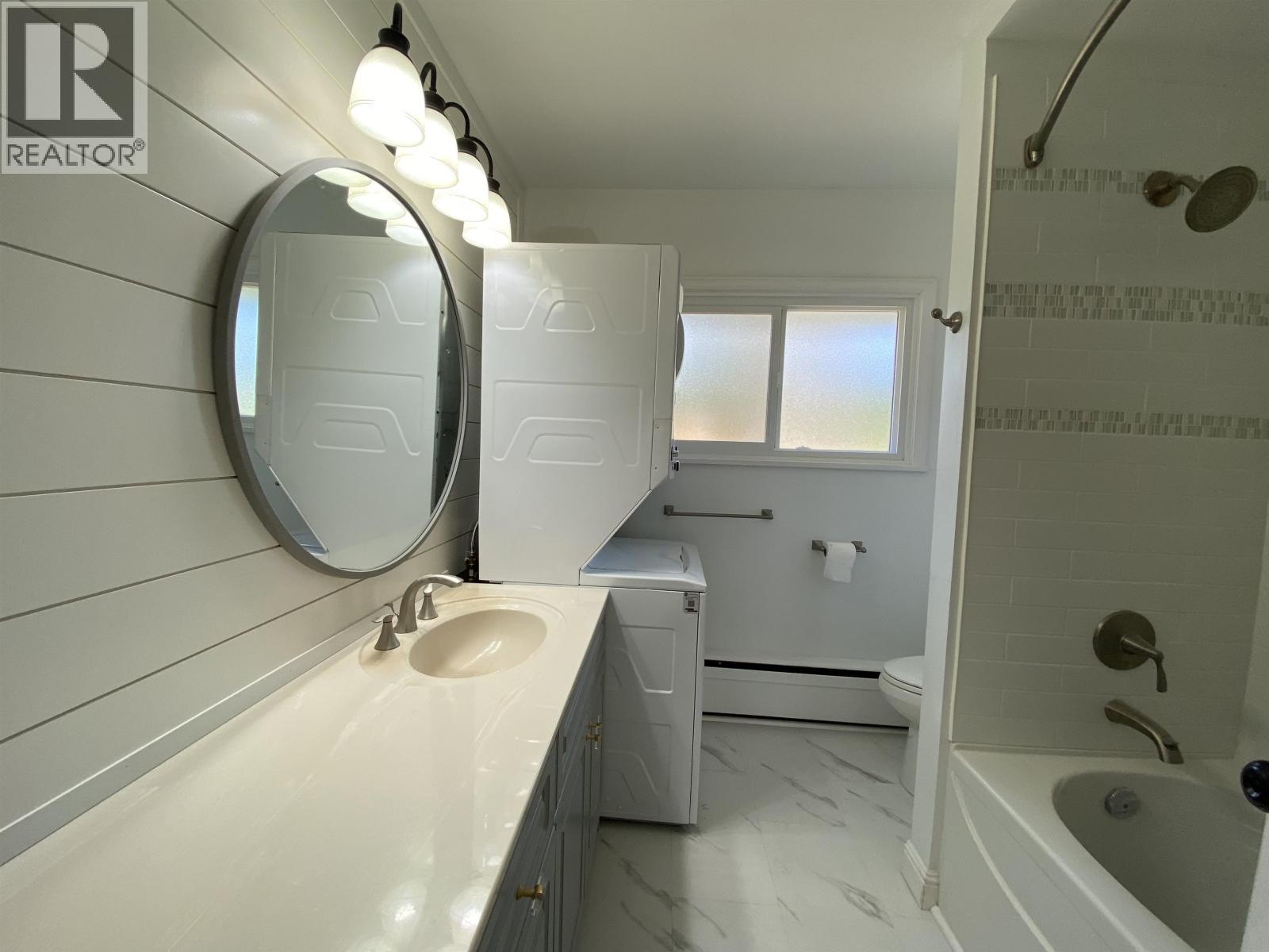 Main House 12085 York Street, Maple Ridge, BC - Indoor Photo Showing Laundry Room