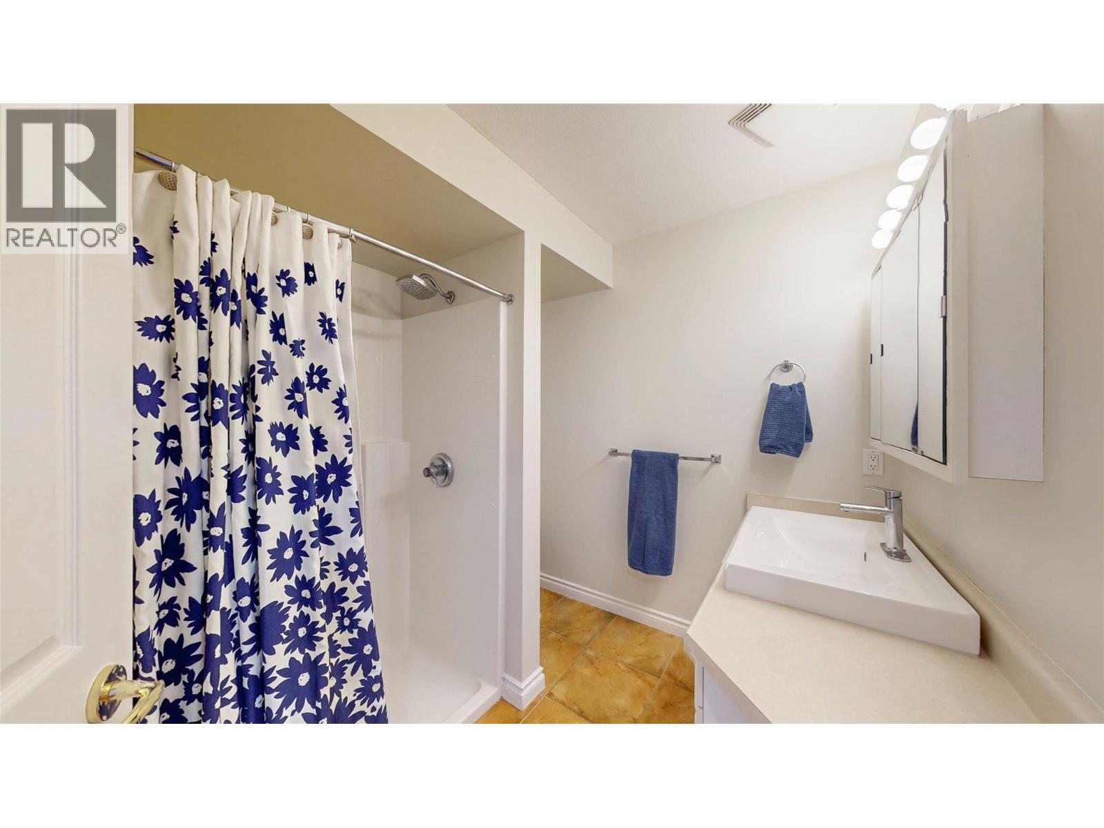 6805 Cottonwood Drive Unit# 206, Osoyoos, BC - Indoor Photo Showing Bathroom