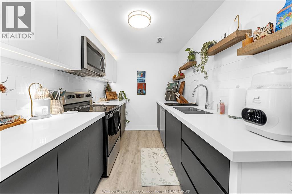 3370 Stella Crescent Unit# 327, Windsor, ON - Indoor Photo Showing Kitchen With Double Sink With Upgraded Kitchen