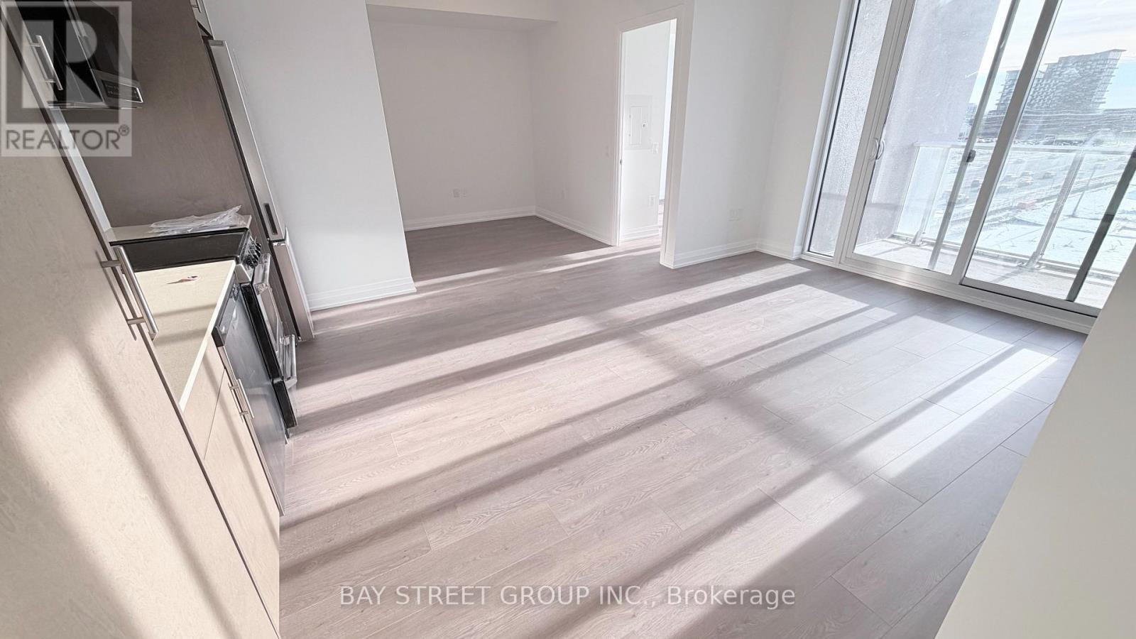 617 - 412 Silver Maple Road, Oakville, ON - Indoor Photo Showing Other Room