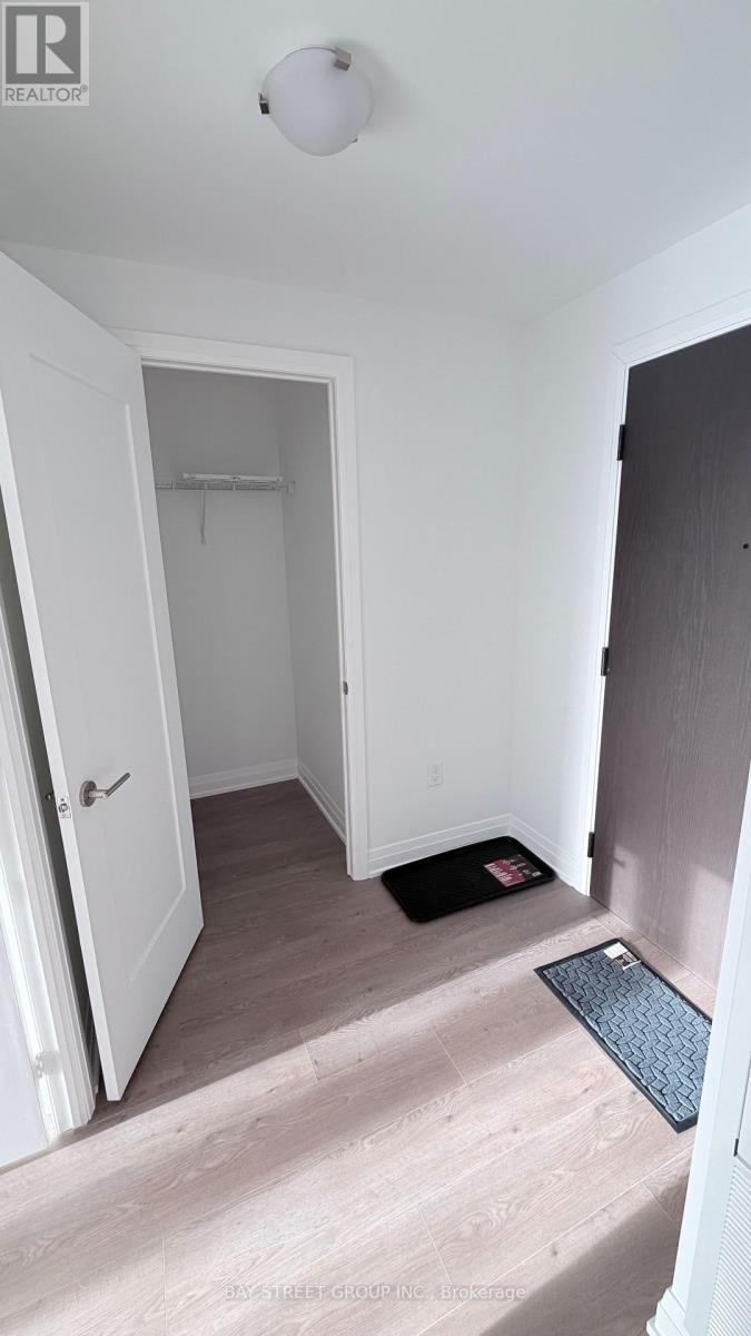 617 - 412 Silver Maple Road, Oakville, ON - Indoor Photo Showing Other Room