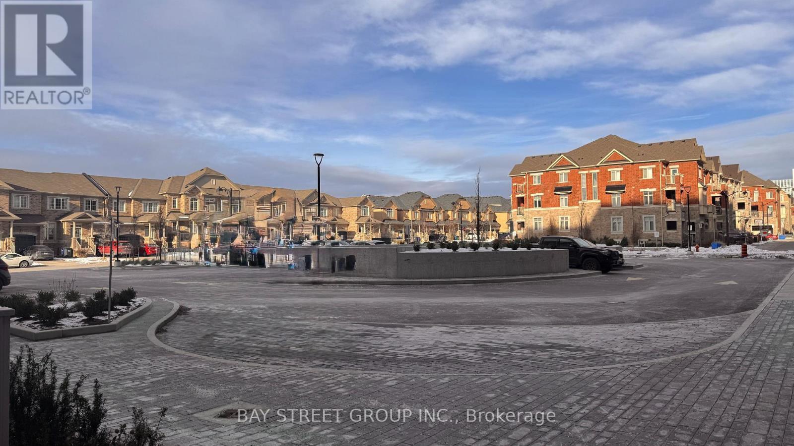 617 - 412 Silver Maple Road, Oakville, ON - Outdoor