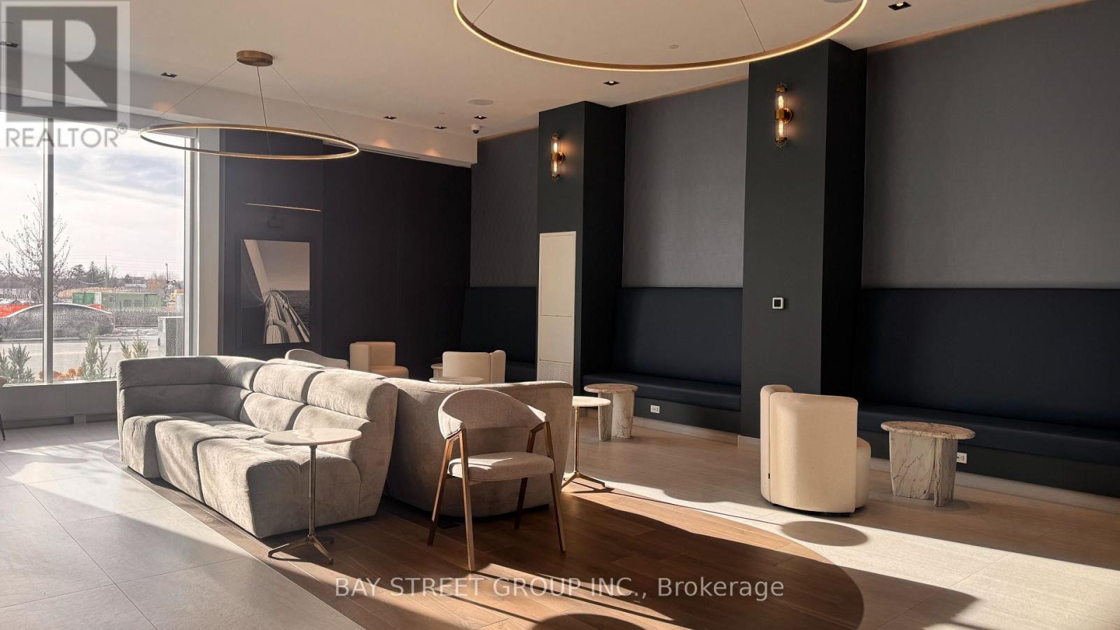 617 - 412 Silver Maple Road, Oakville, ON - Indoor