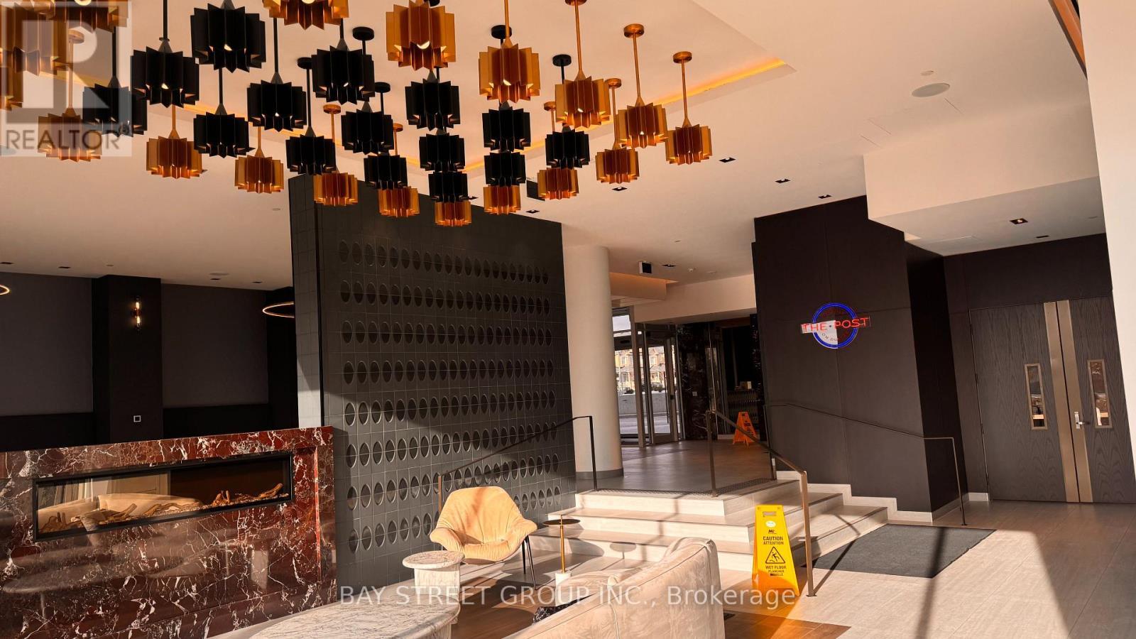 617 - 412 Silver Maple Road, Oakville, ON - Indoor Photo Showing Other Room