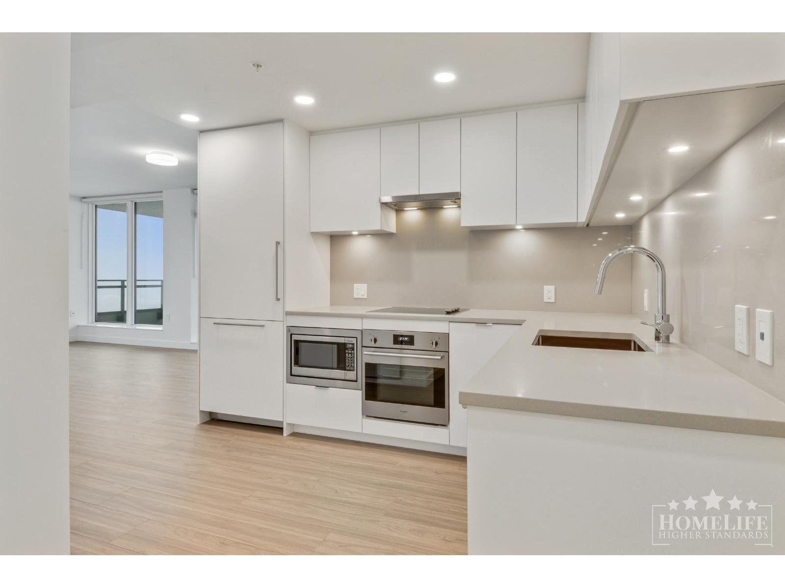 3108 13675 107A Avenue, Surrey, BC - Indoor Photo Showing Kitchen With Upgraded Kitchen