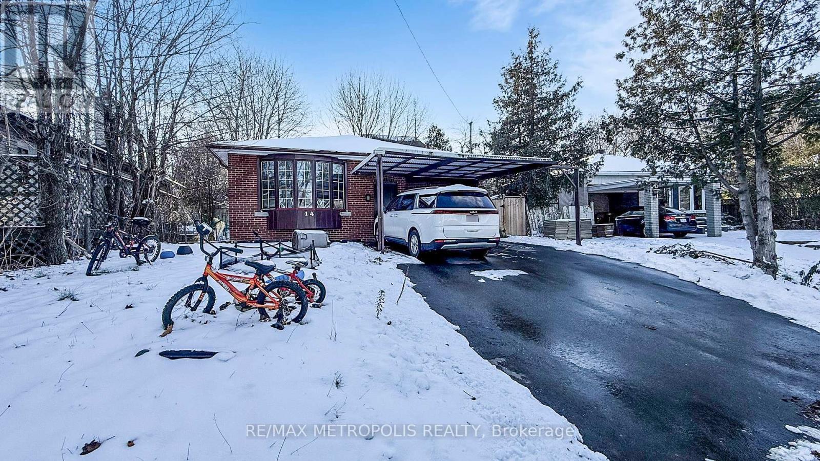 Bsmt - 14 Furlong Court, Toronto, ON - Outdoor