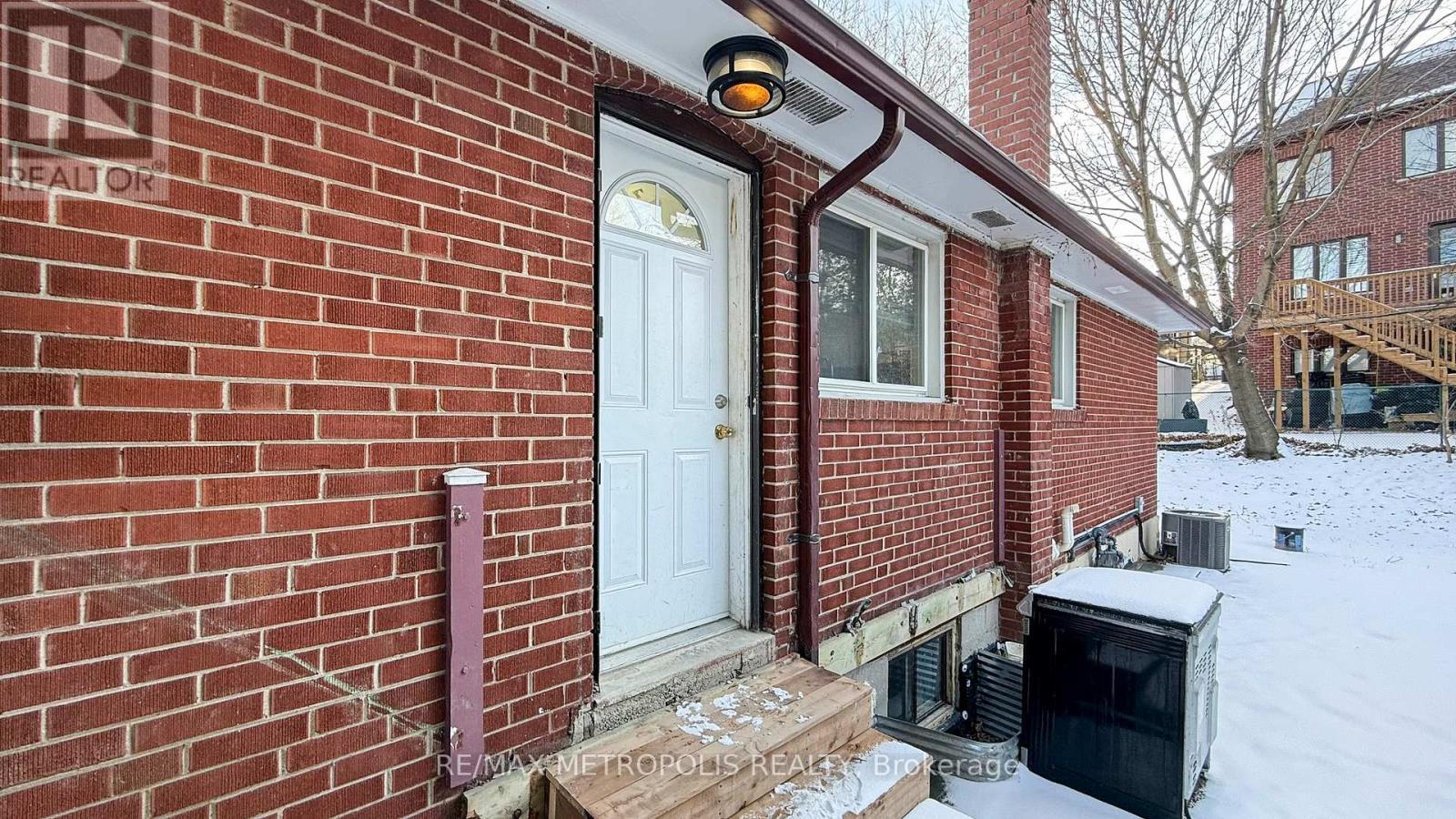 Bsmt - 14 Furlong Court, Toronto, ON -