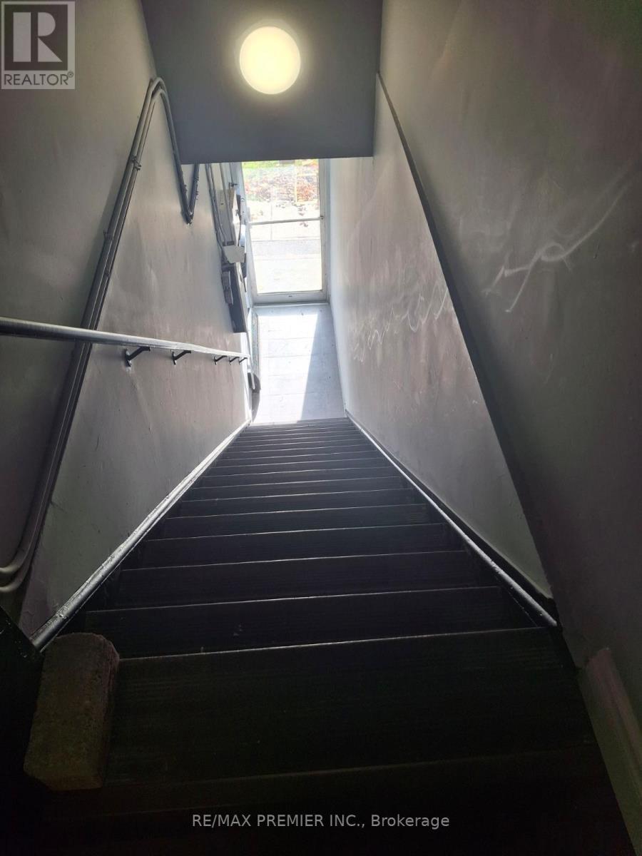 1 - 92 Wolfe Street, Oshawa, ON - Indoor Photo Showing Other Room