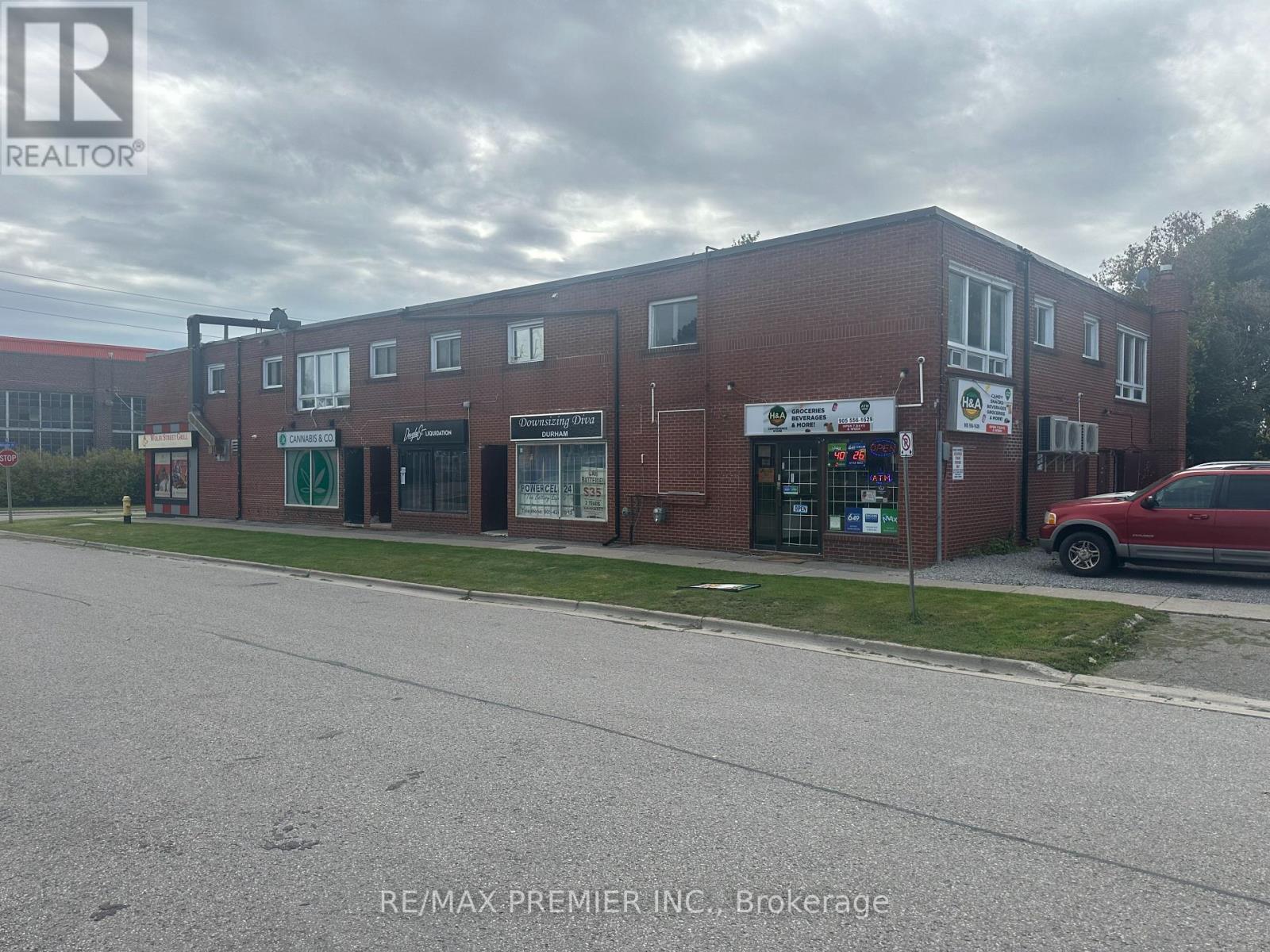 1 - 92 Wolfe Street, Oshawa, ON - Outdoor