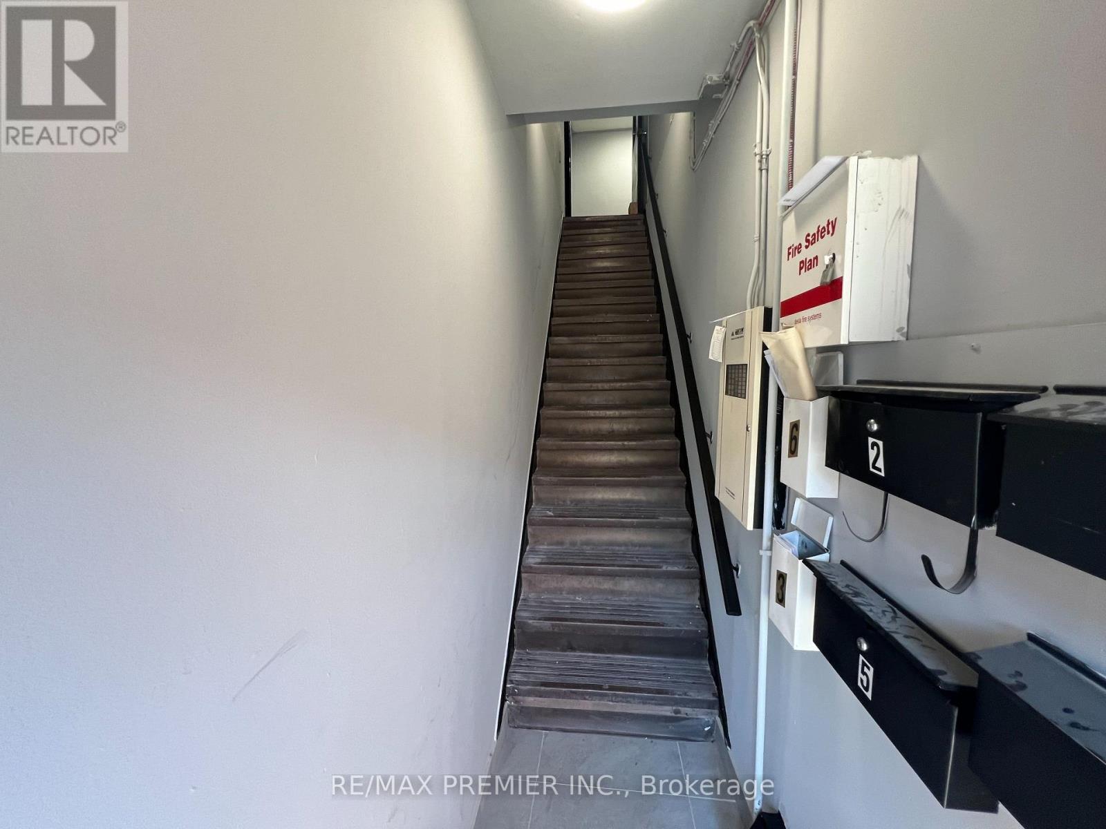 1 - 92 Wolfe Street, Oshawa, ON - Indoor Photo Showing Other Room