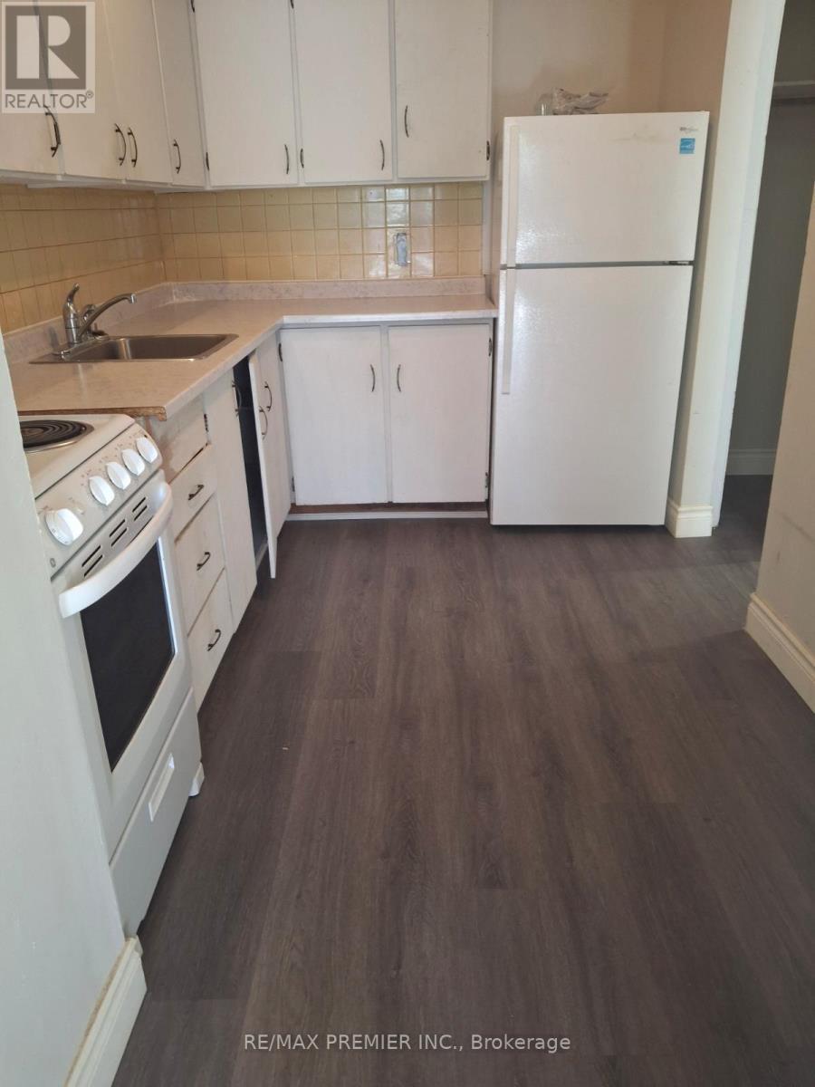 1 - 92 Wolfe Street, Oshawa, ON - Indoor Photo Showing Kitchen