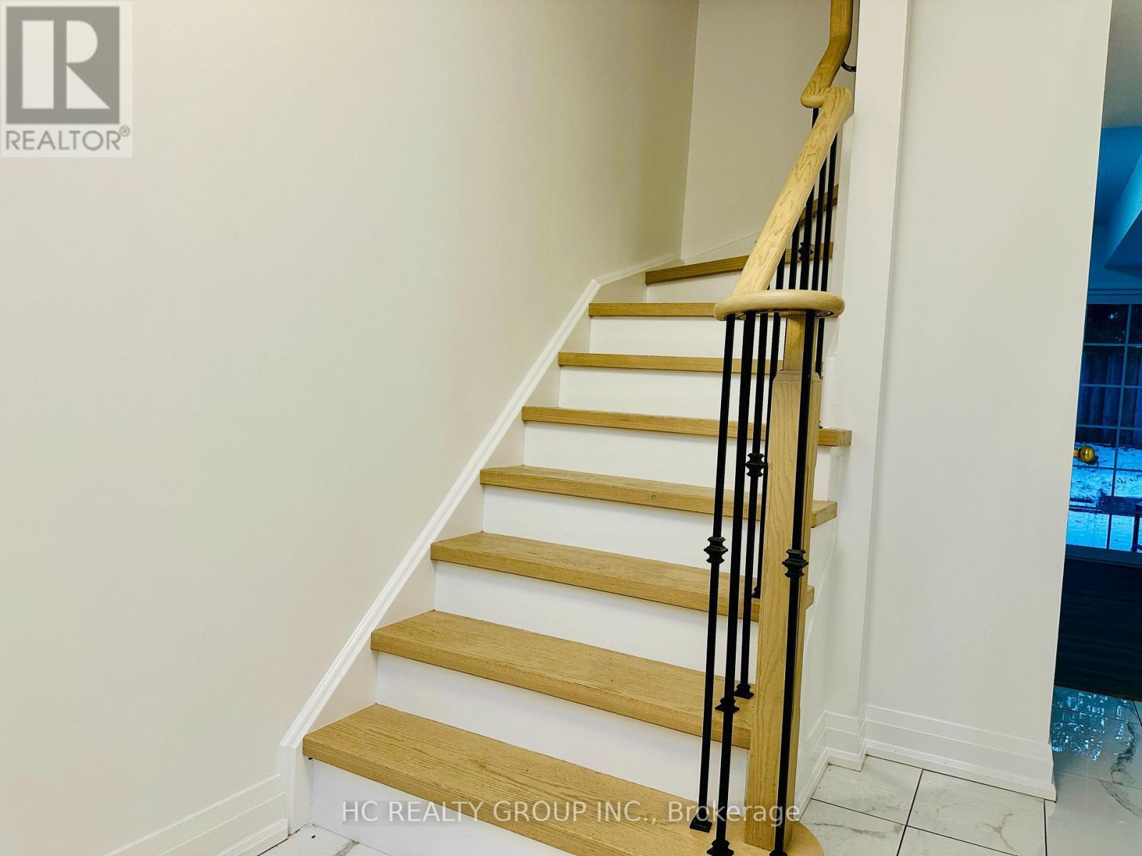 76 Mosaics Avenue, Aurora, ON - Indoor Photo Showing Other Room