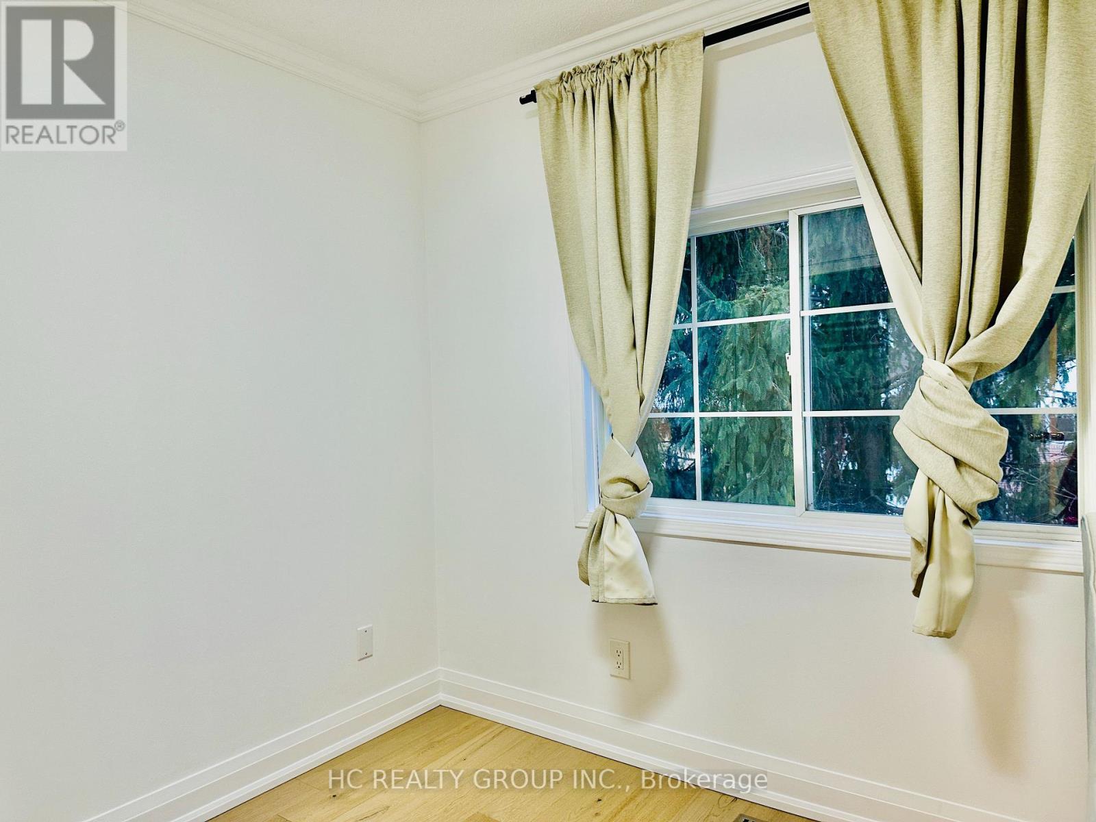 76 Mosaics Avenue, Aurora, ON - Indoor Photo Showing Other Room