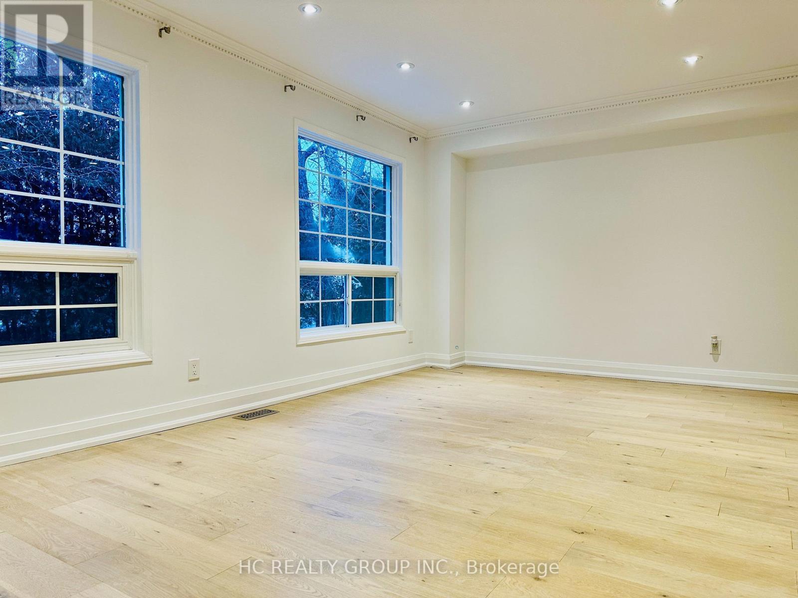 76 Mosaics Avenue, Aurora, ON - Indoor Photo Showing Other Room