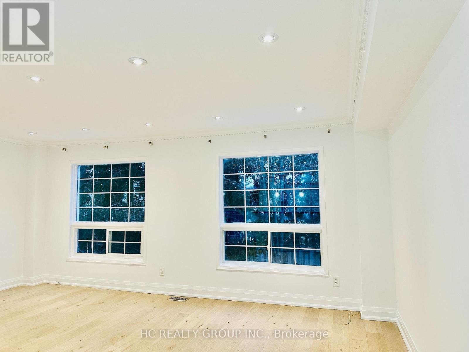 76 Mosaics Avenue, Aurora, ON - Indoor Photo Showing Other Room