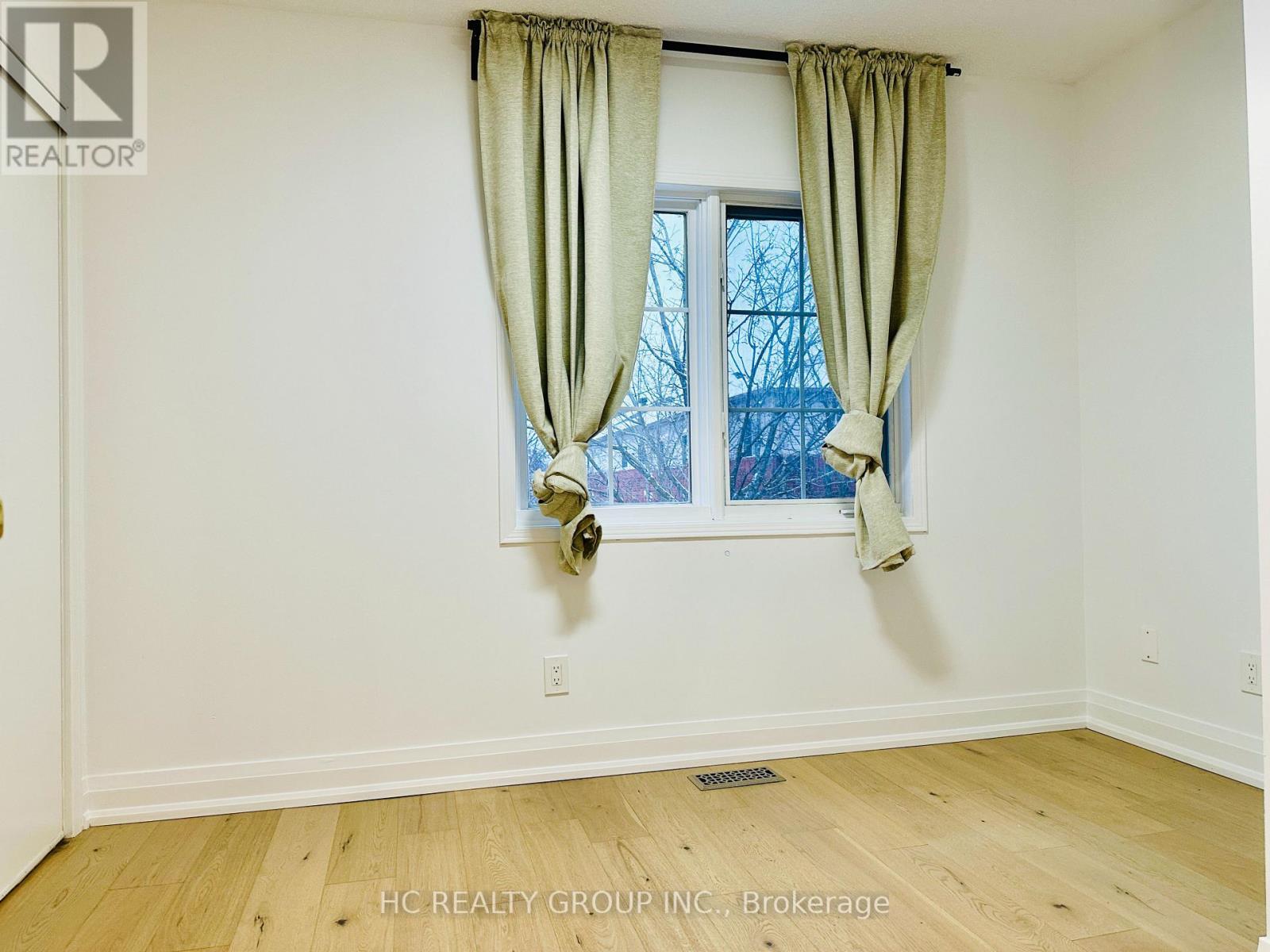 76 Mosaics Avenue, Aurora, ON - Indoor Photo Showing Other Room