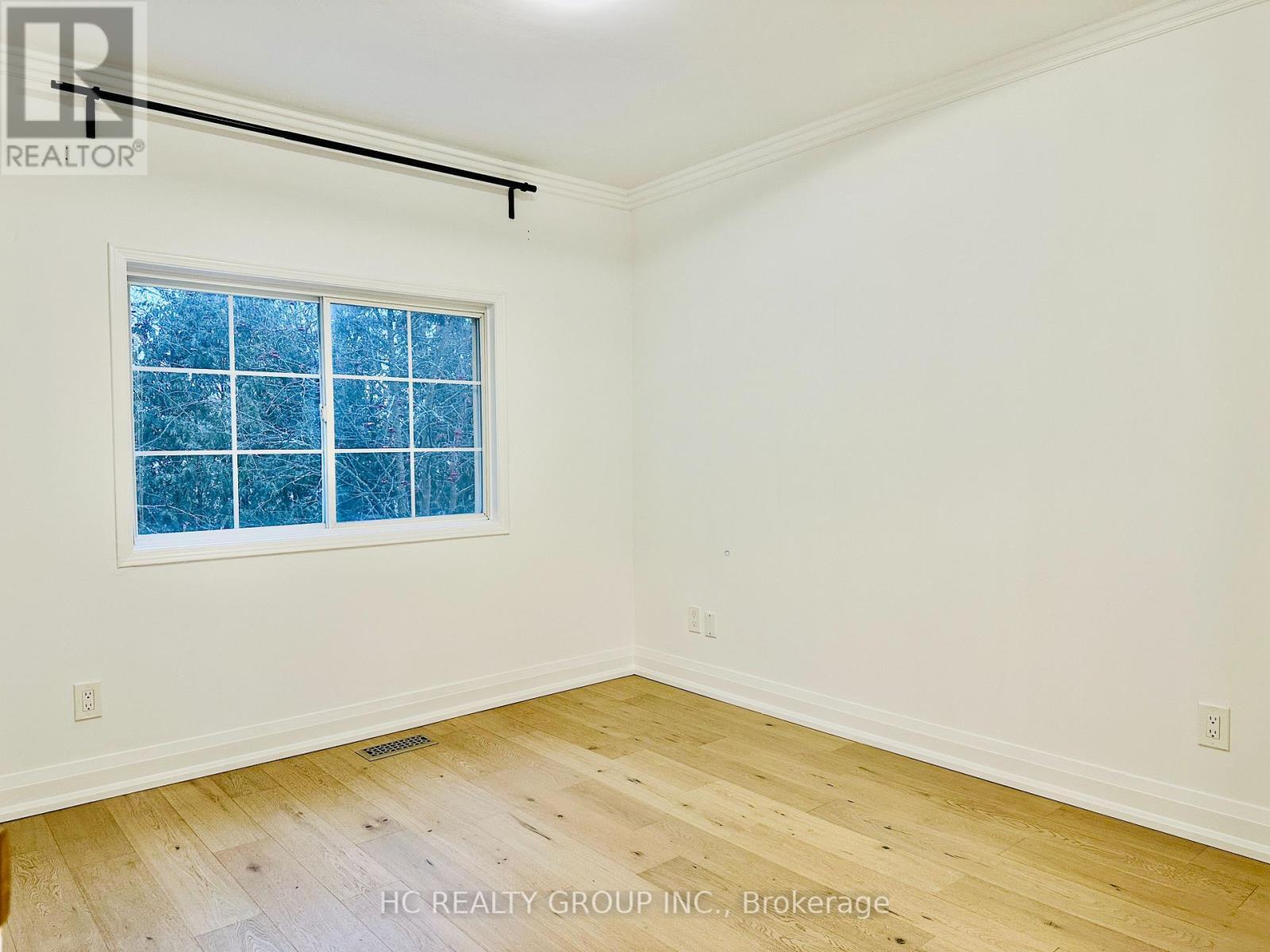 76 Mosaics Avenue, Aurora, ON - Indoor Photo Showing Other Room